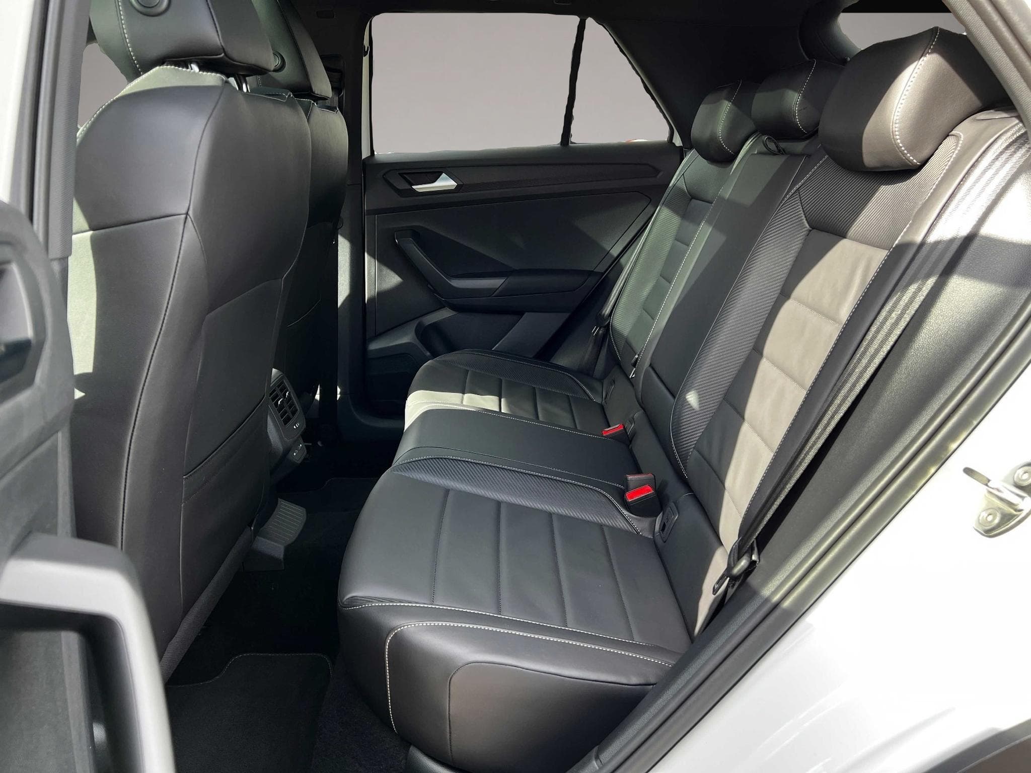 VW T-Roc (2024) - Photo 6
