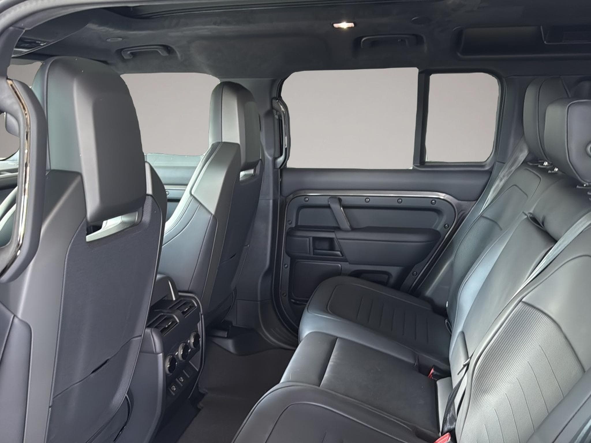 Land-Rover Defender (2026) - Photo 5