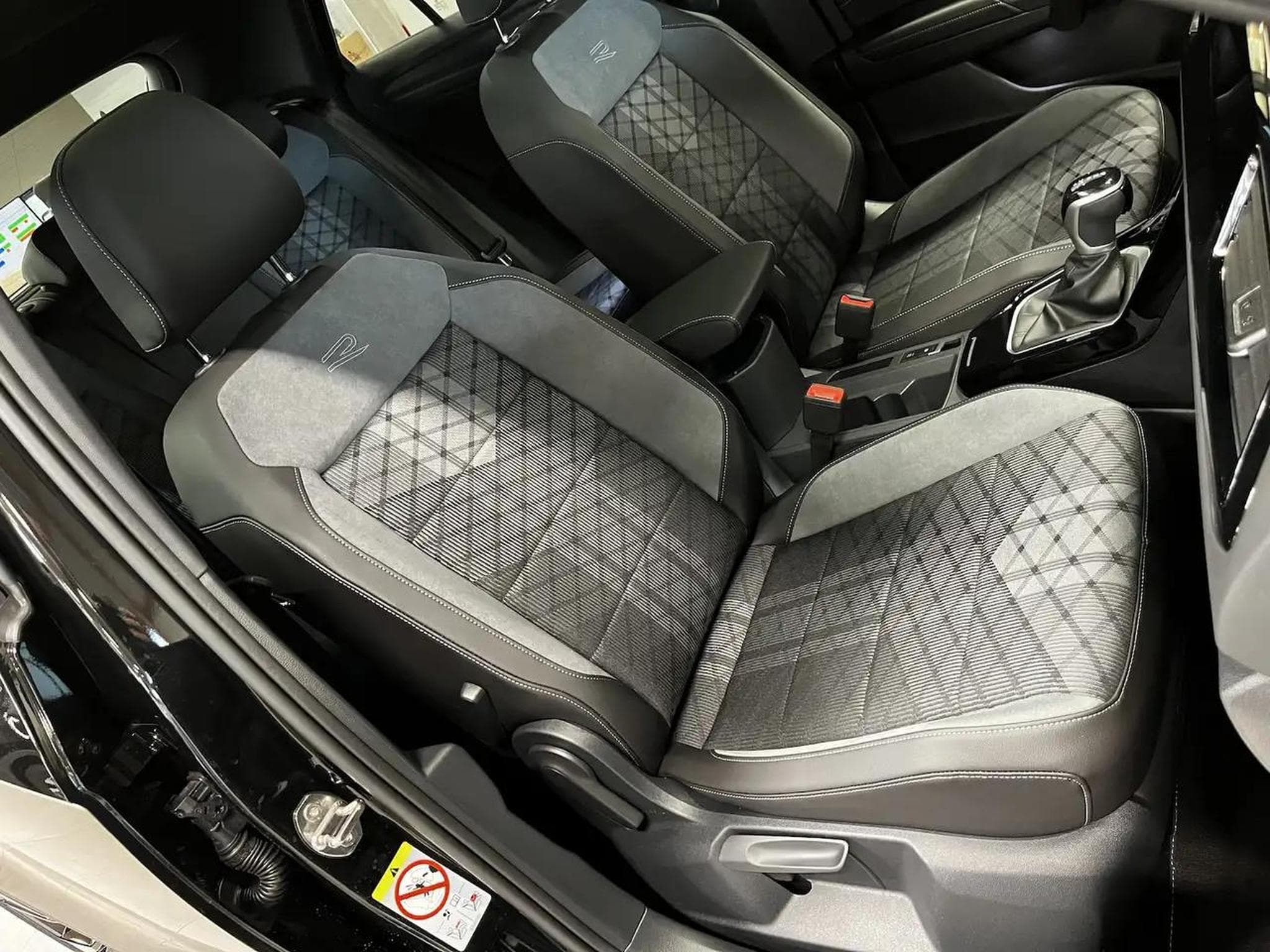 VW T-Roc (2025) - Photo 18
