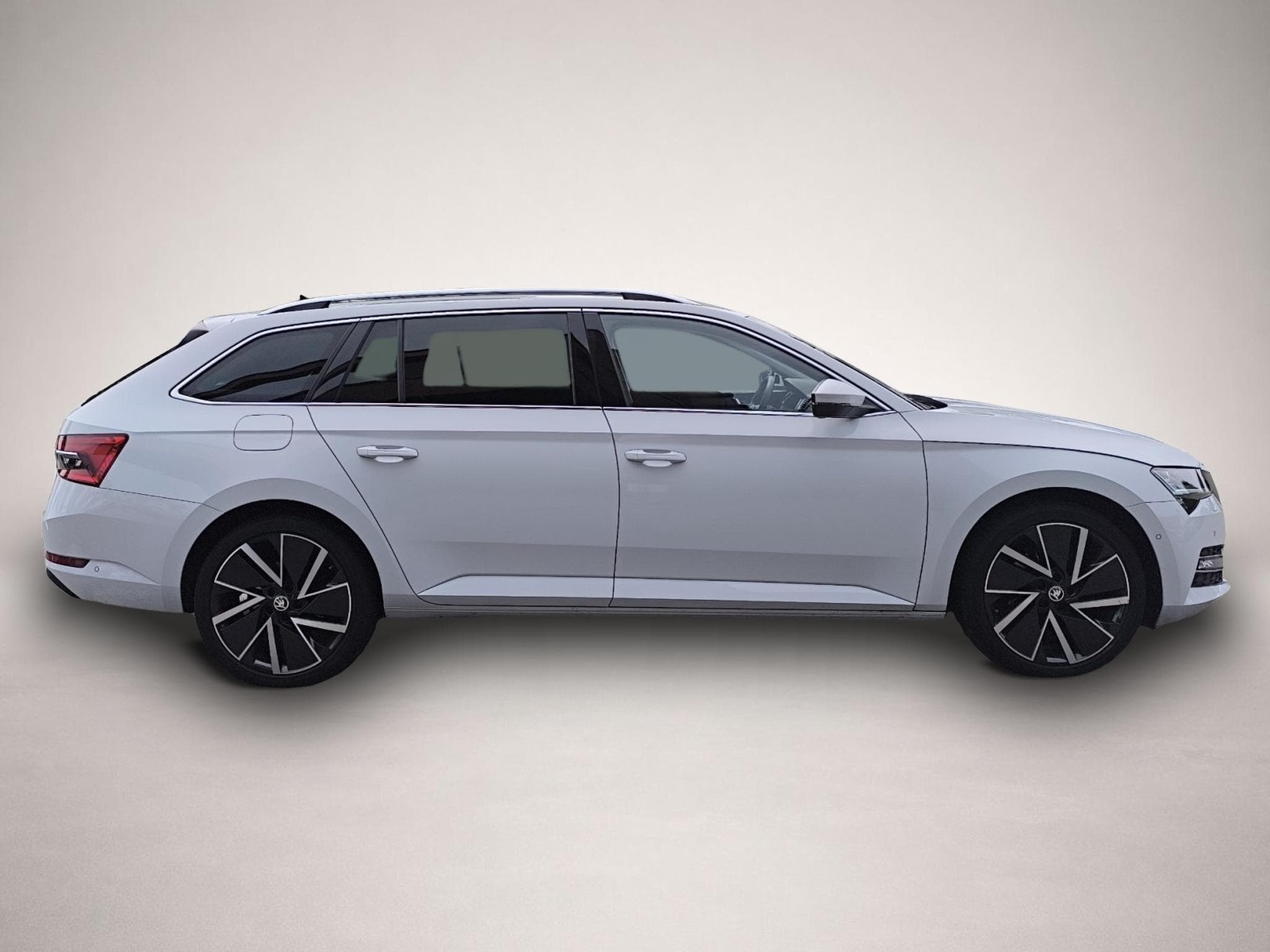 Skoda Superb (2023) - Photo 8