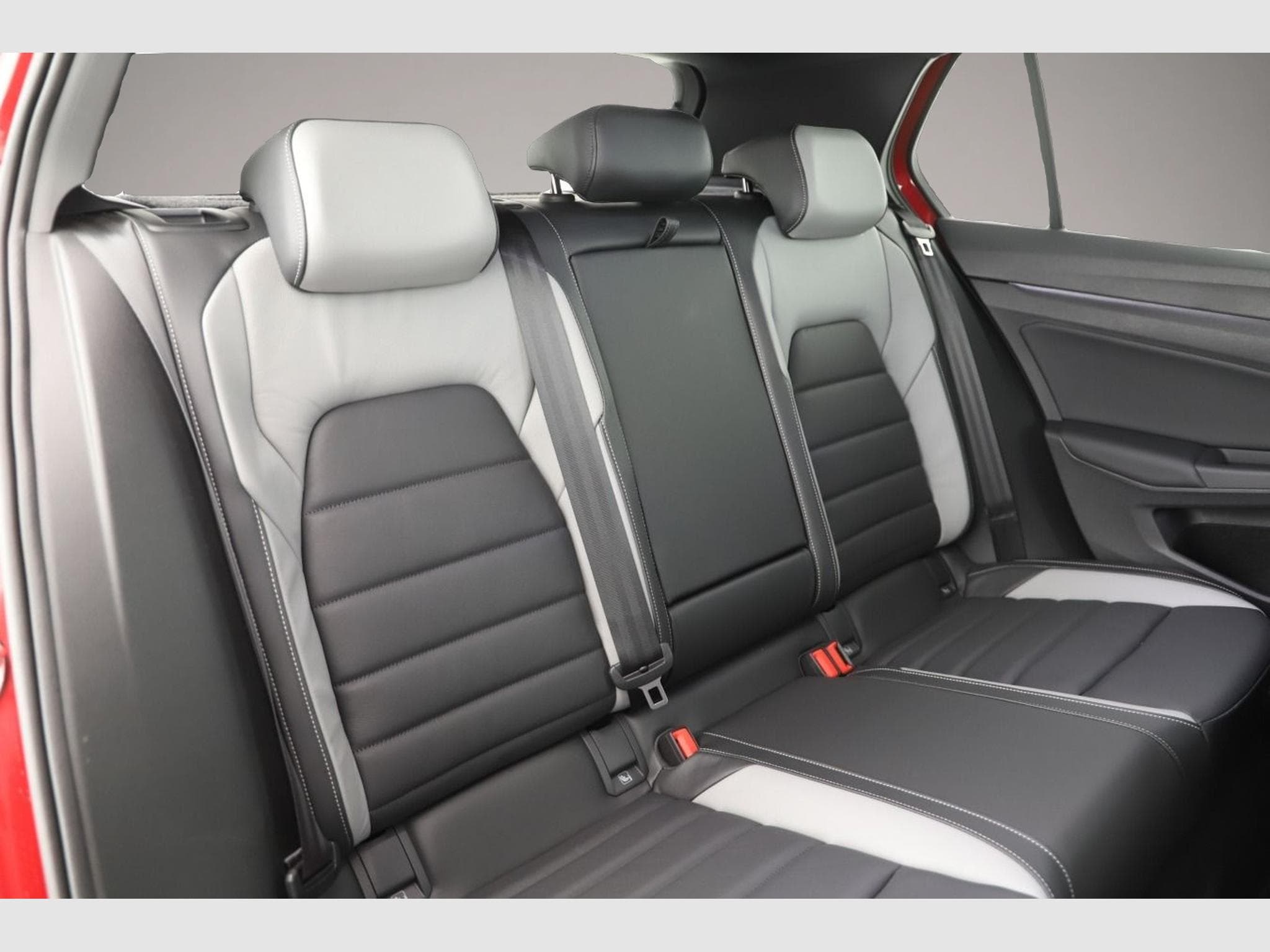 VW Golf (2025) - Photo 5