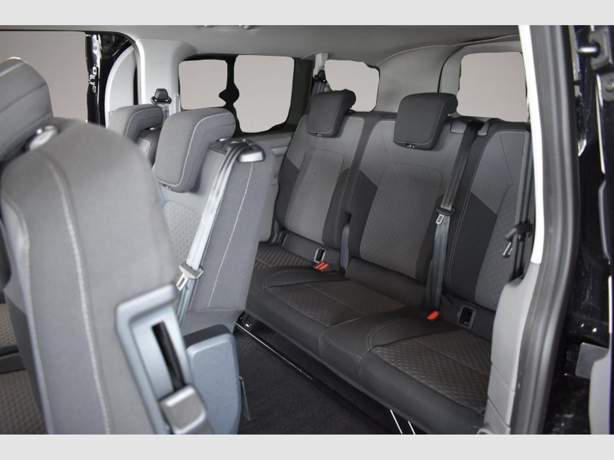 VW Caravelle (2026) - Photo 3
