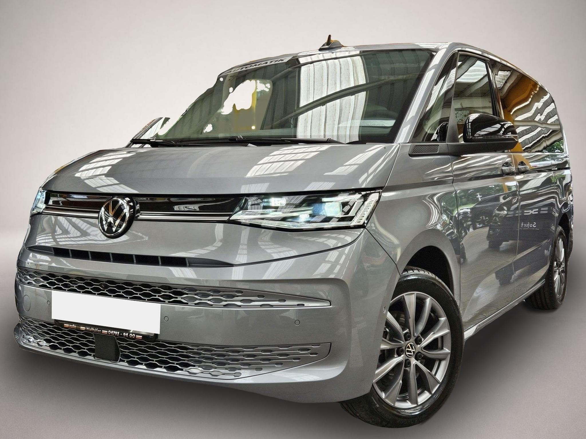 VW Multivan (2025) - Photo 1