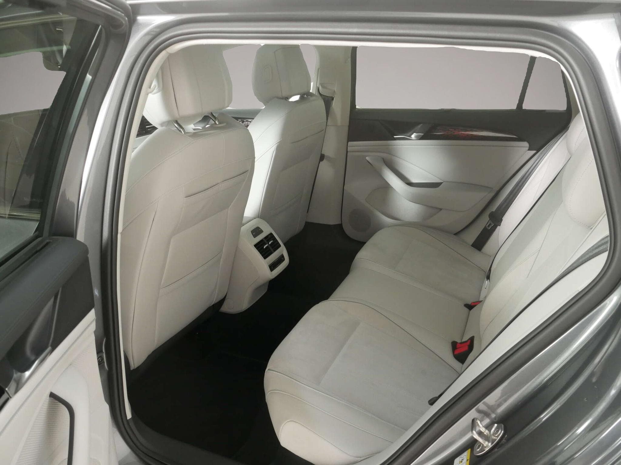 VW Passat (2025) - Photo 4
