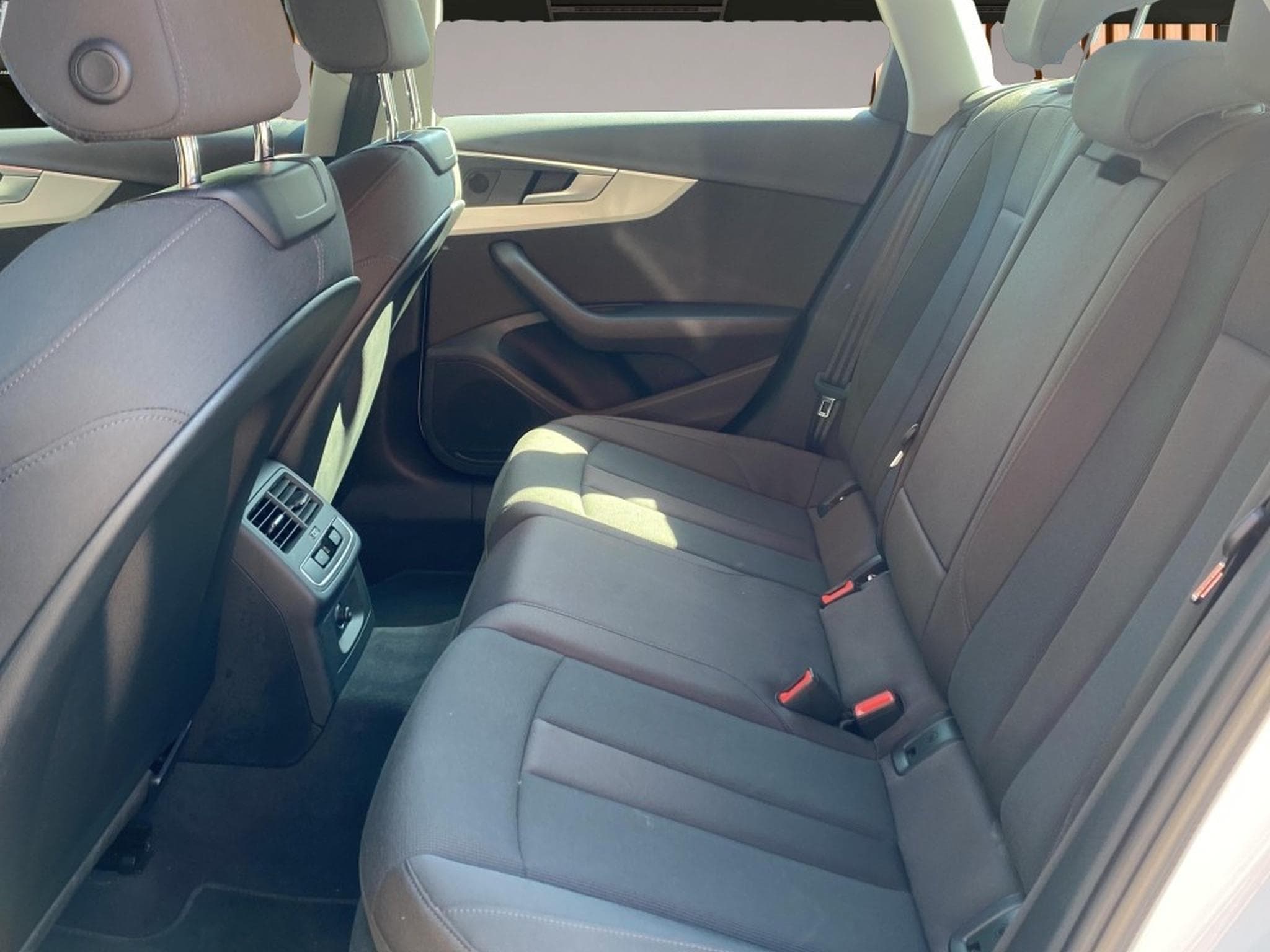 Audi A4 (2024) - Photo 5