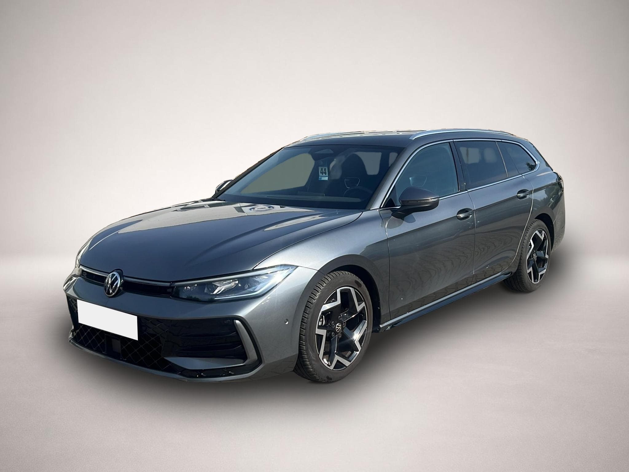 VW Passat (2025) - Photo 1