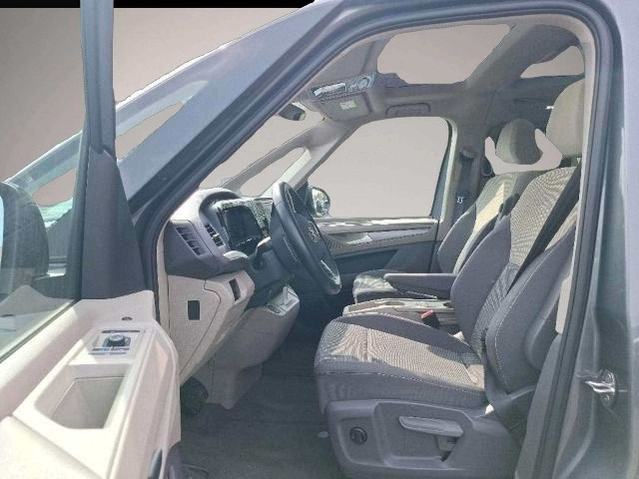 VW Multivan (2023) - Photo 8