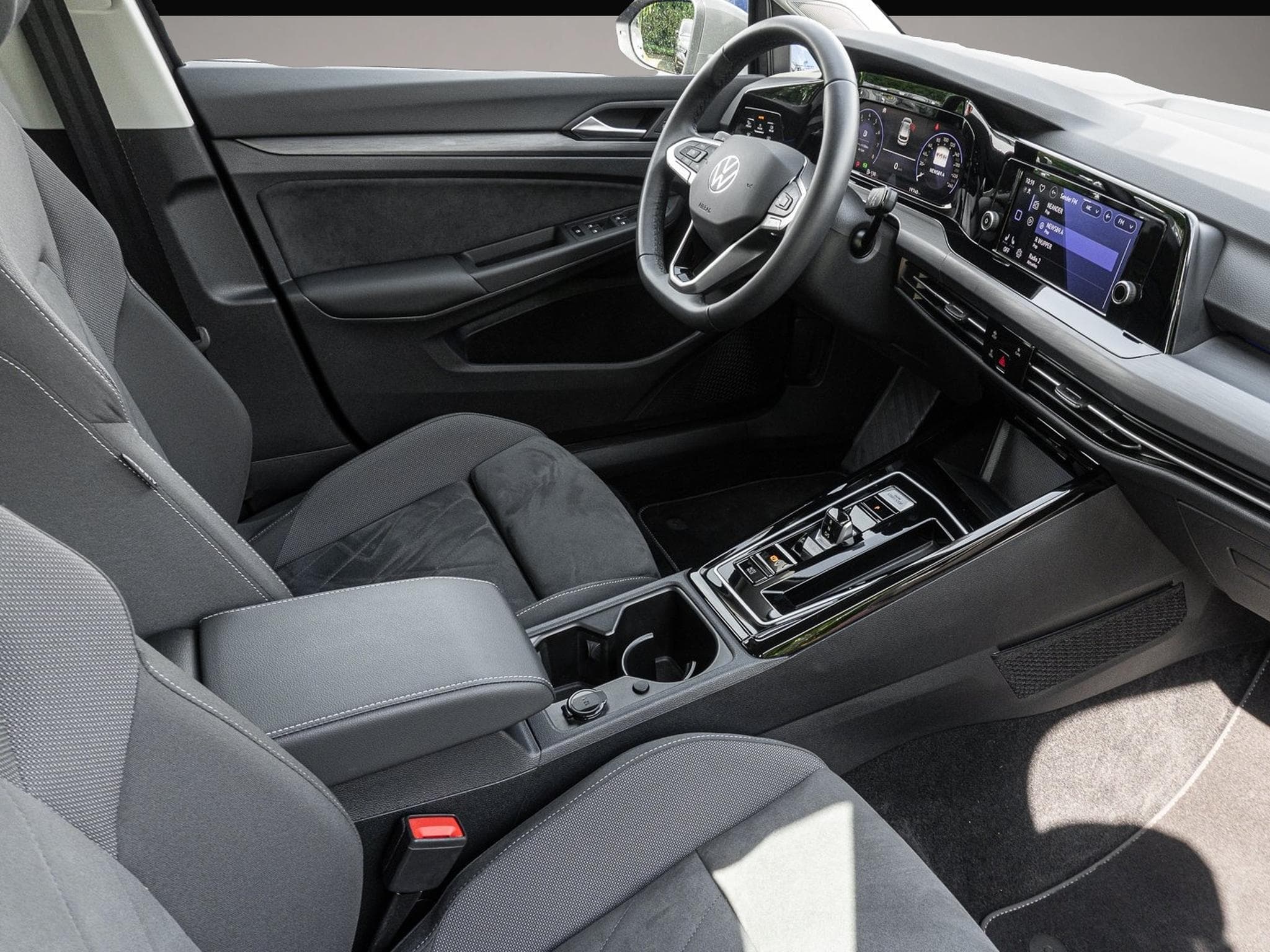 VW Golf (2024) - Photo 6