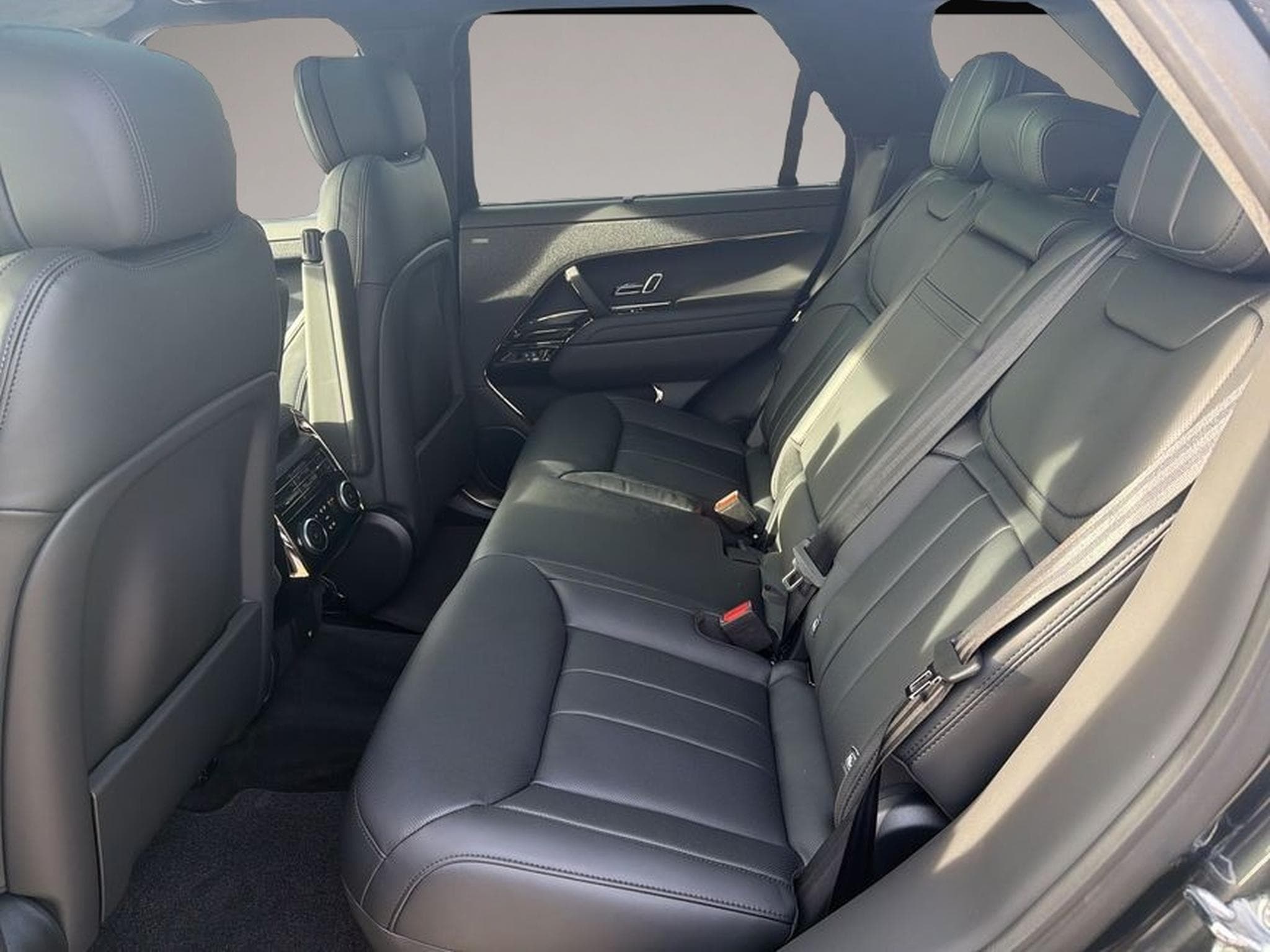 Land-Rover Discovery Sport (2026) - Photo 5