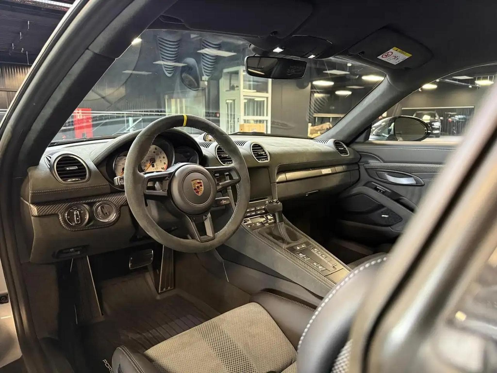 Porsche Cayman (2023) - Photo 24