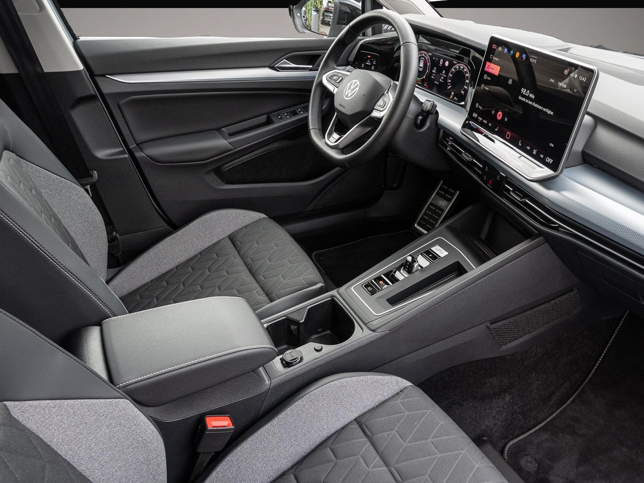 VW Golf (2025) - Photo 6