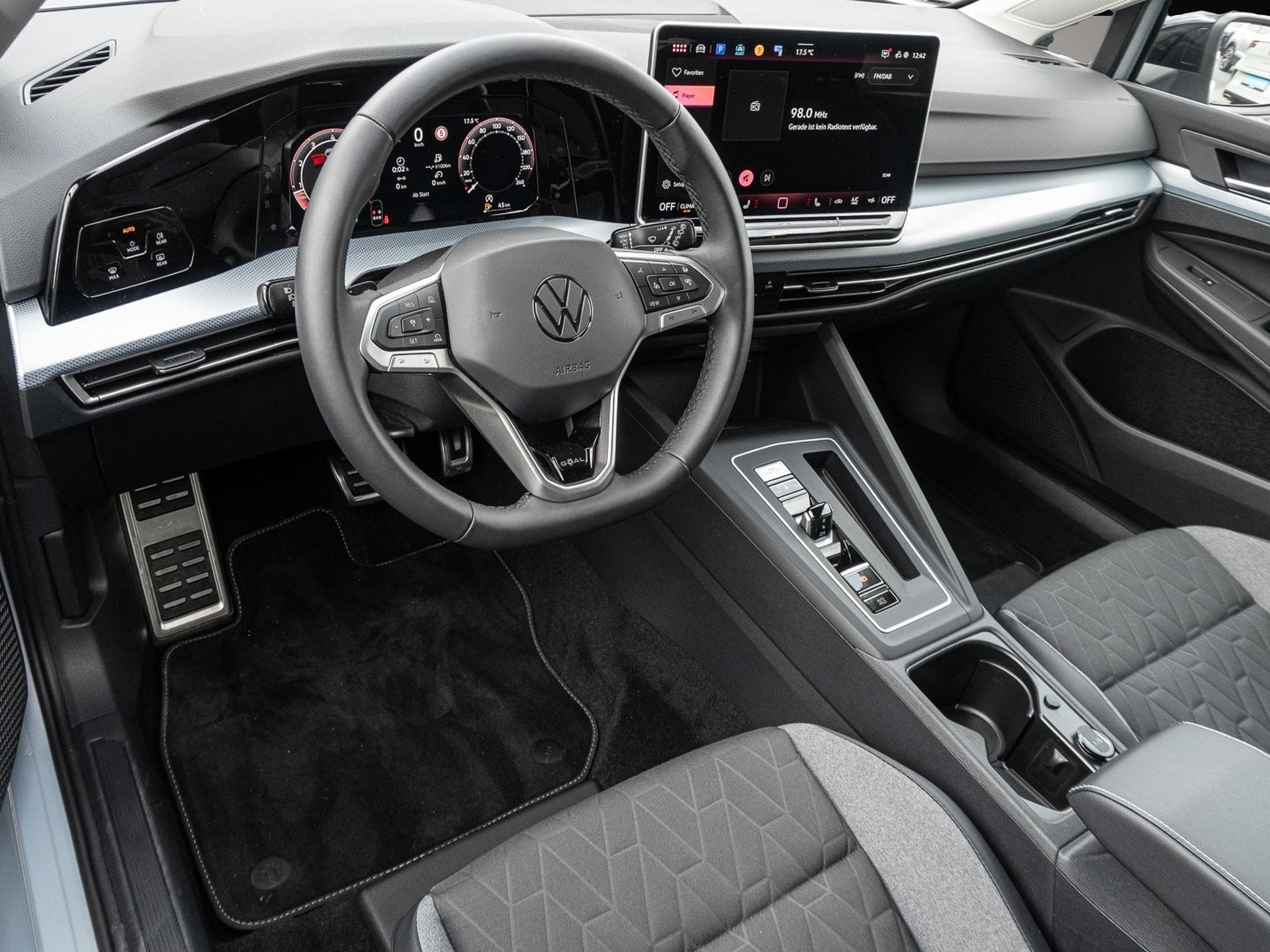 VW Golf (2025) - Photo 7