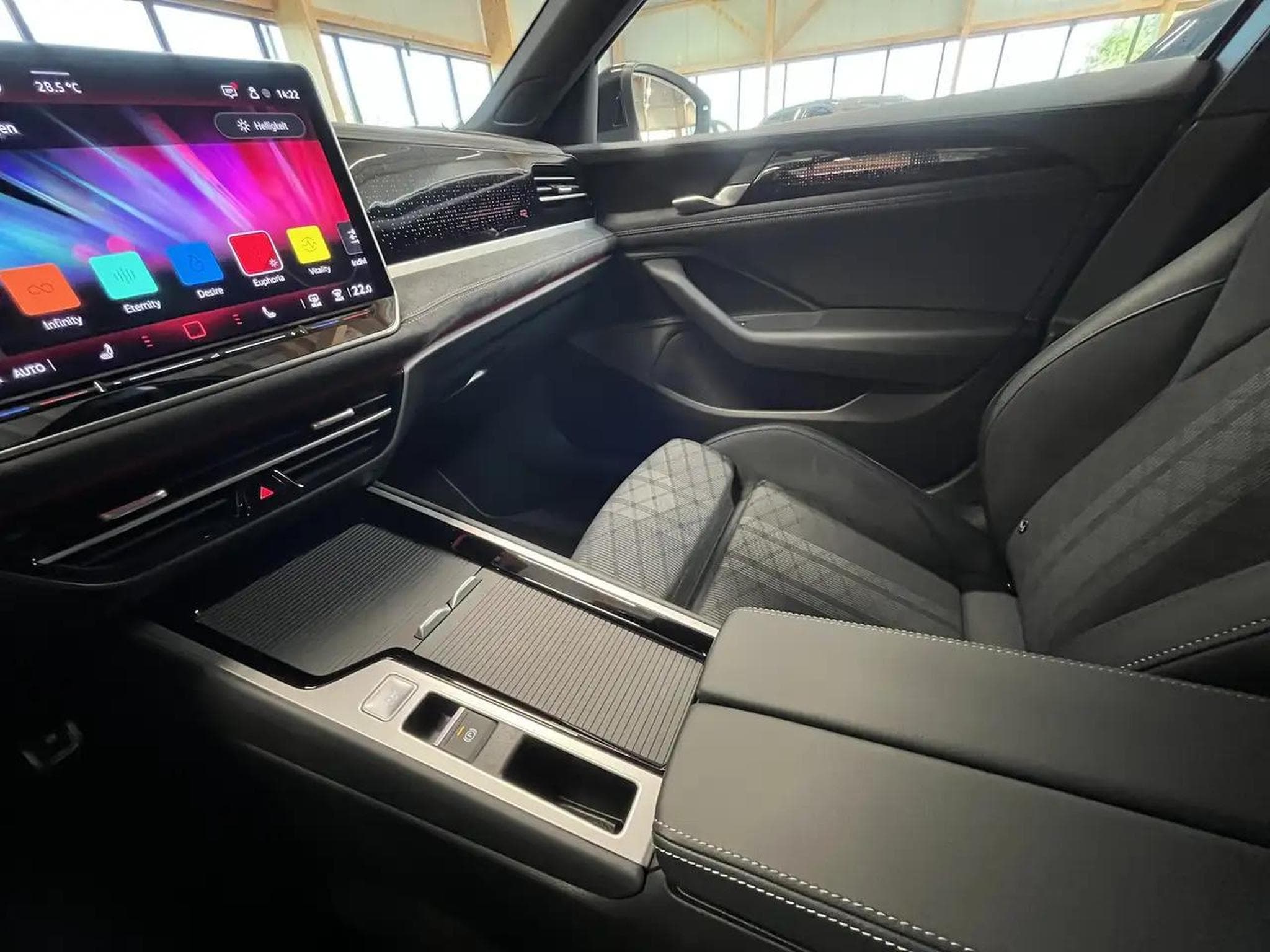 VW Passat (2025) - Photo 19