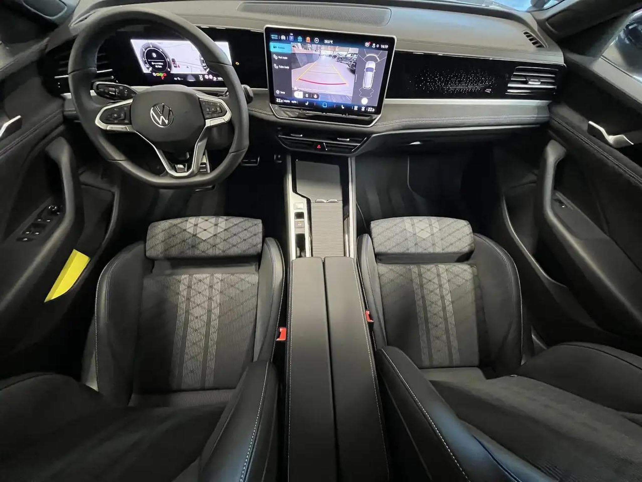 VW Passat (2025) - Photo 8