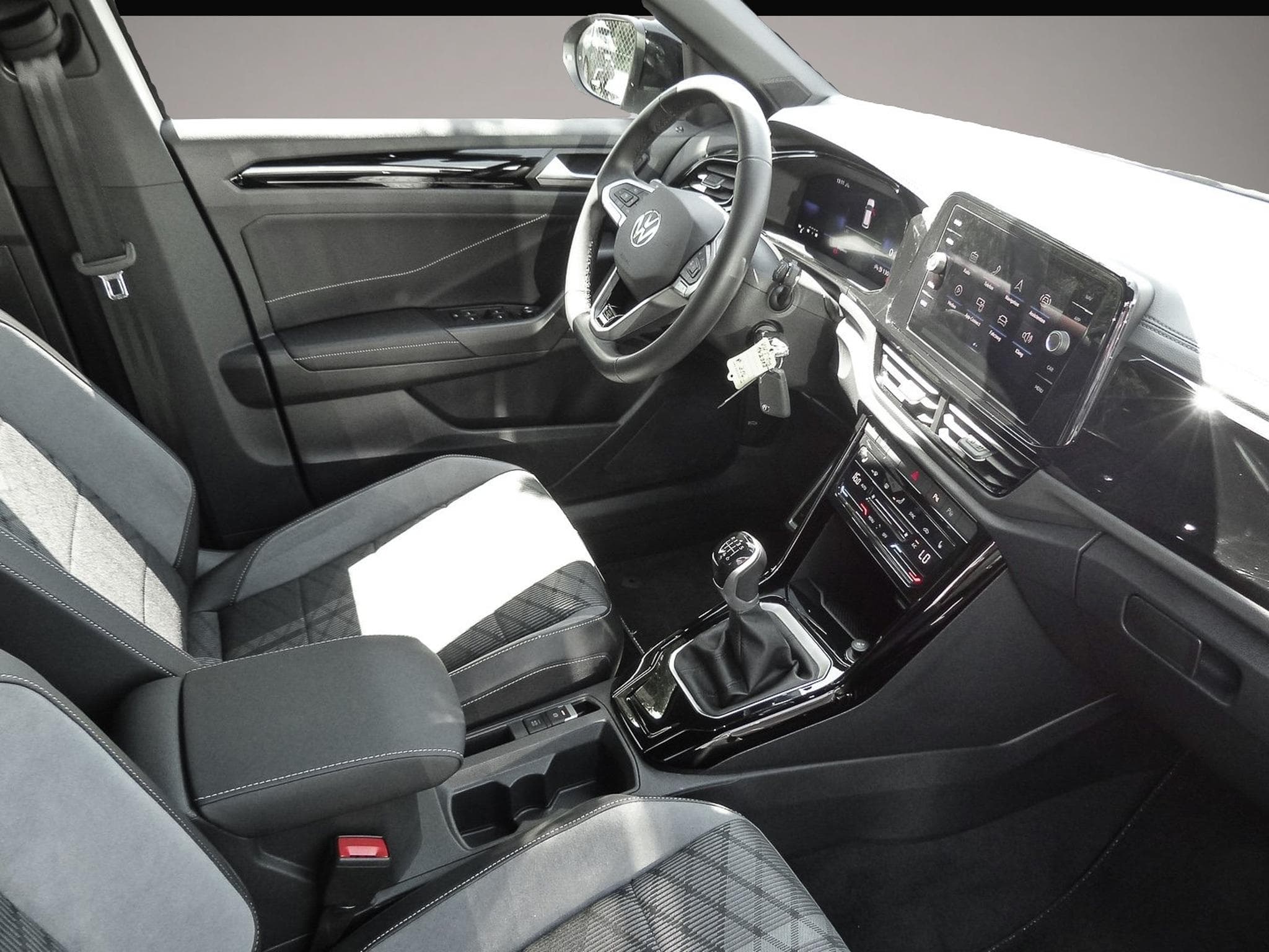 VW T-Roc (2024) - Photo 4