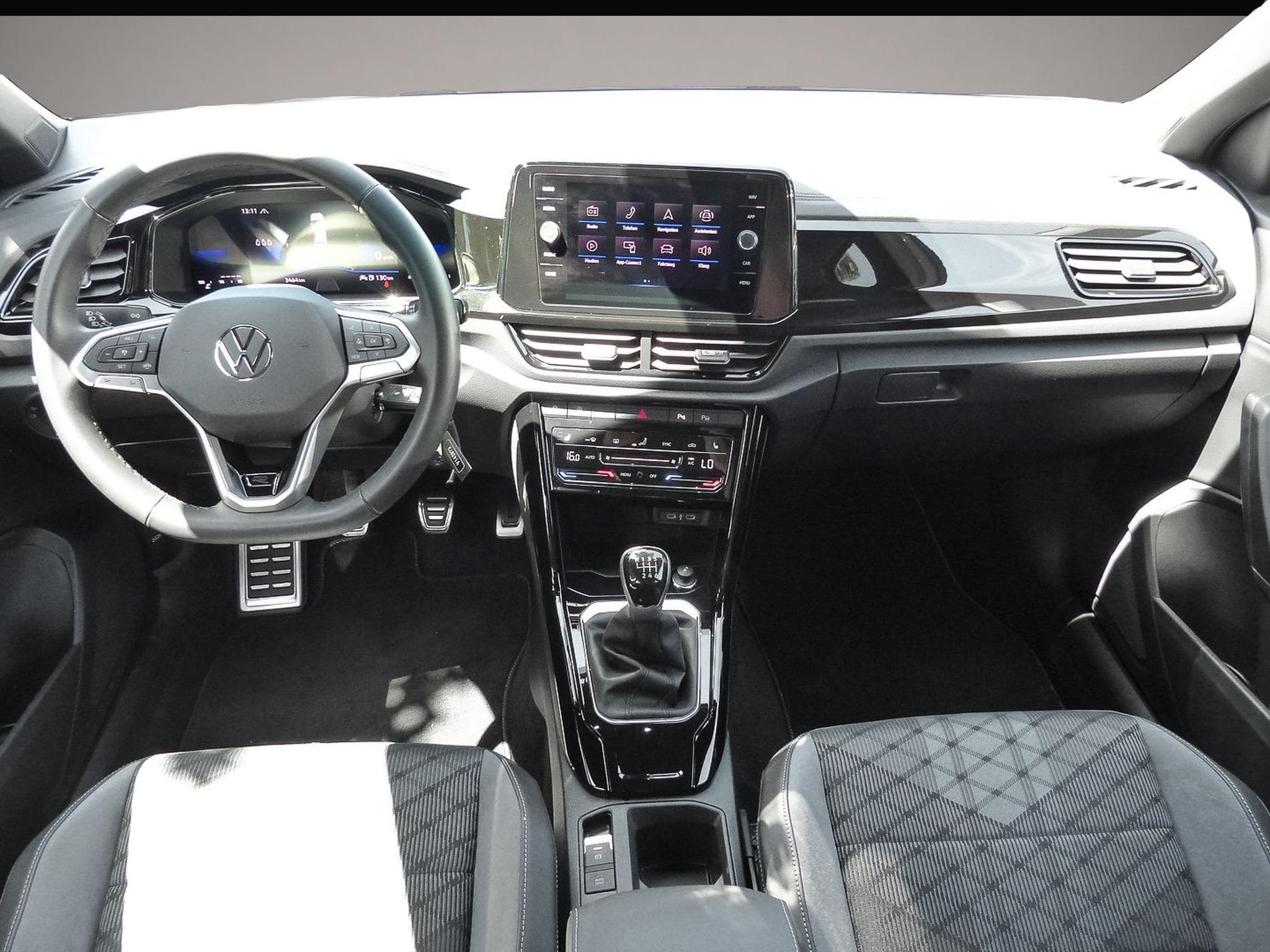 VW T-Roc (2024) - Photo 6