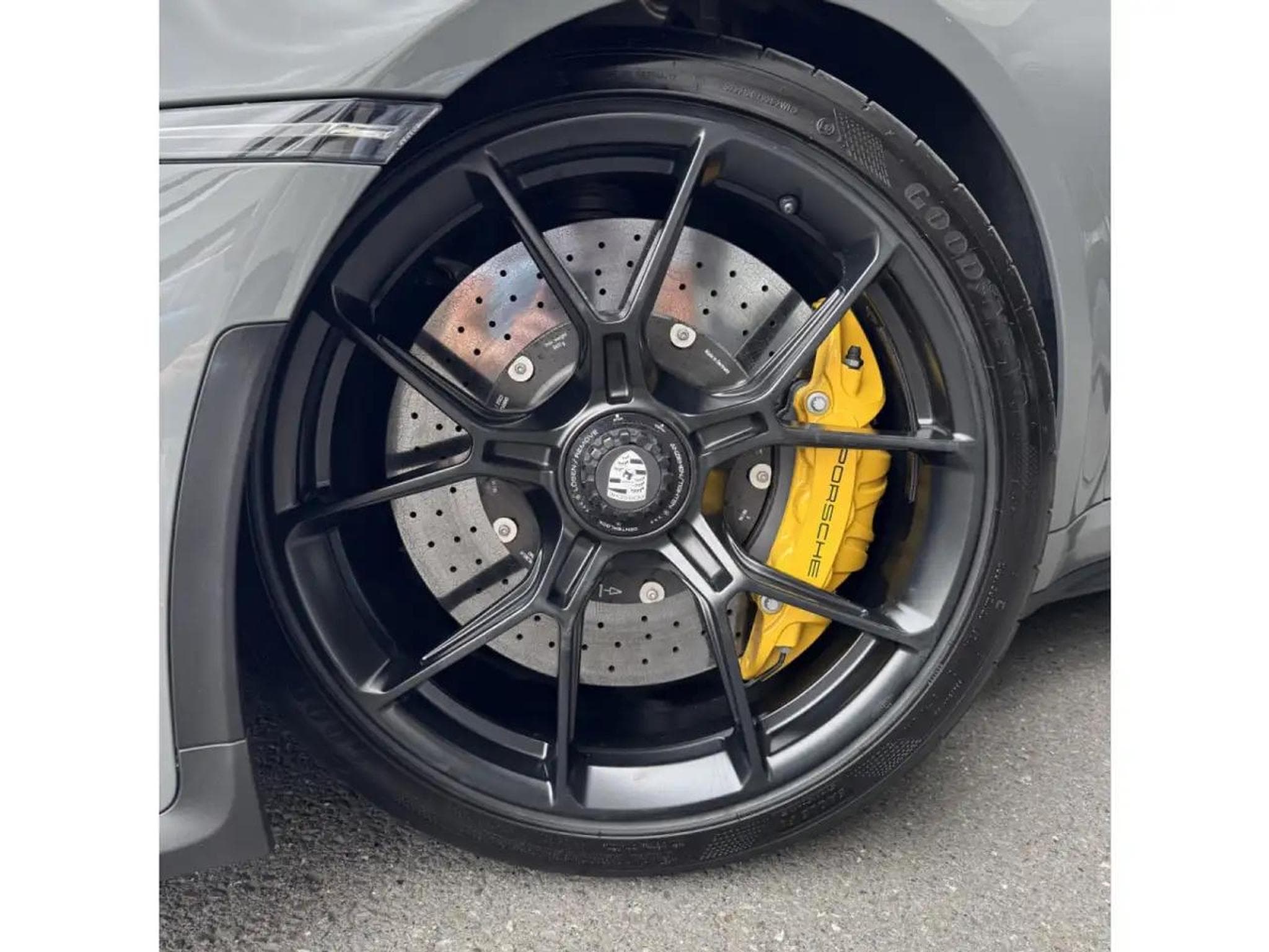 Porsche 911 (2023) - Photo 9