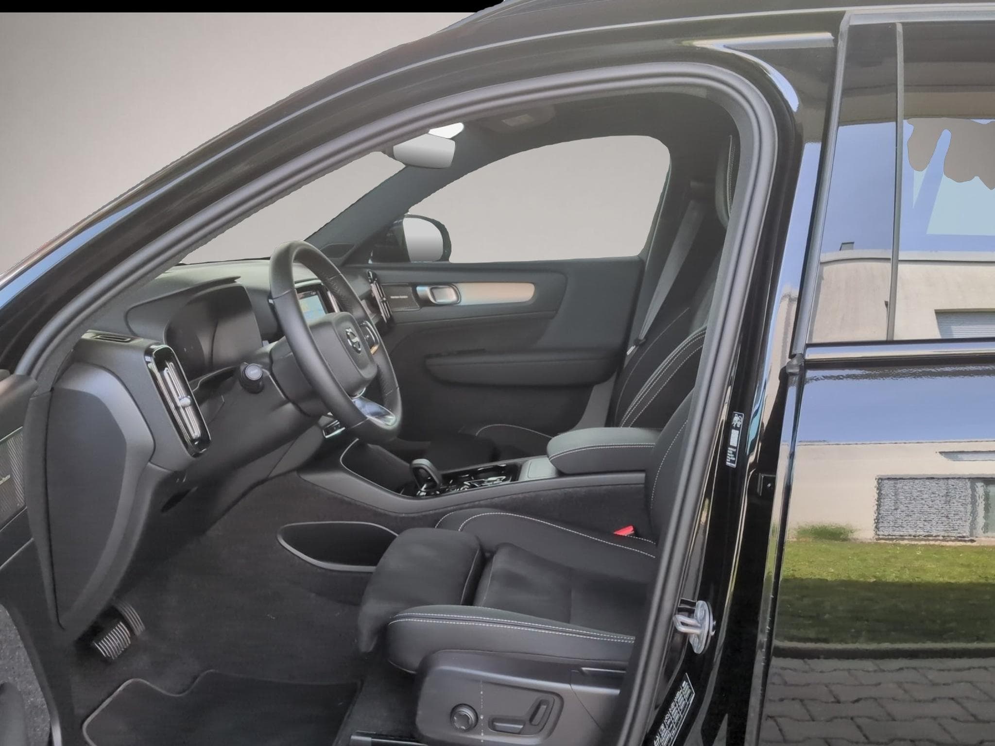 Volvo XC40 (2025) - Photo 7
