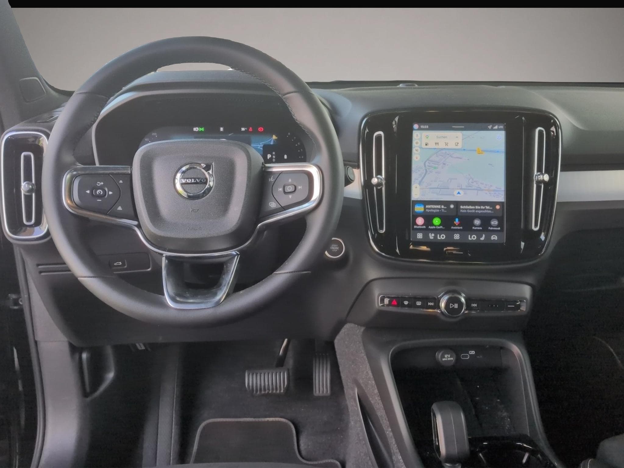 Volvo XC40 (2025) - Photo 8