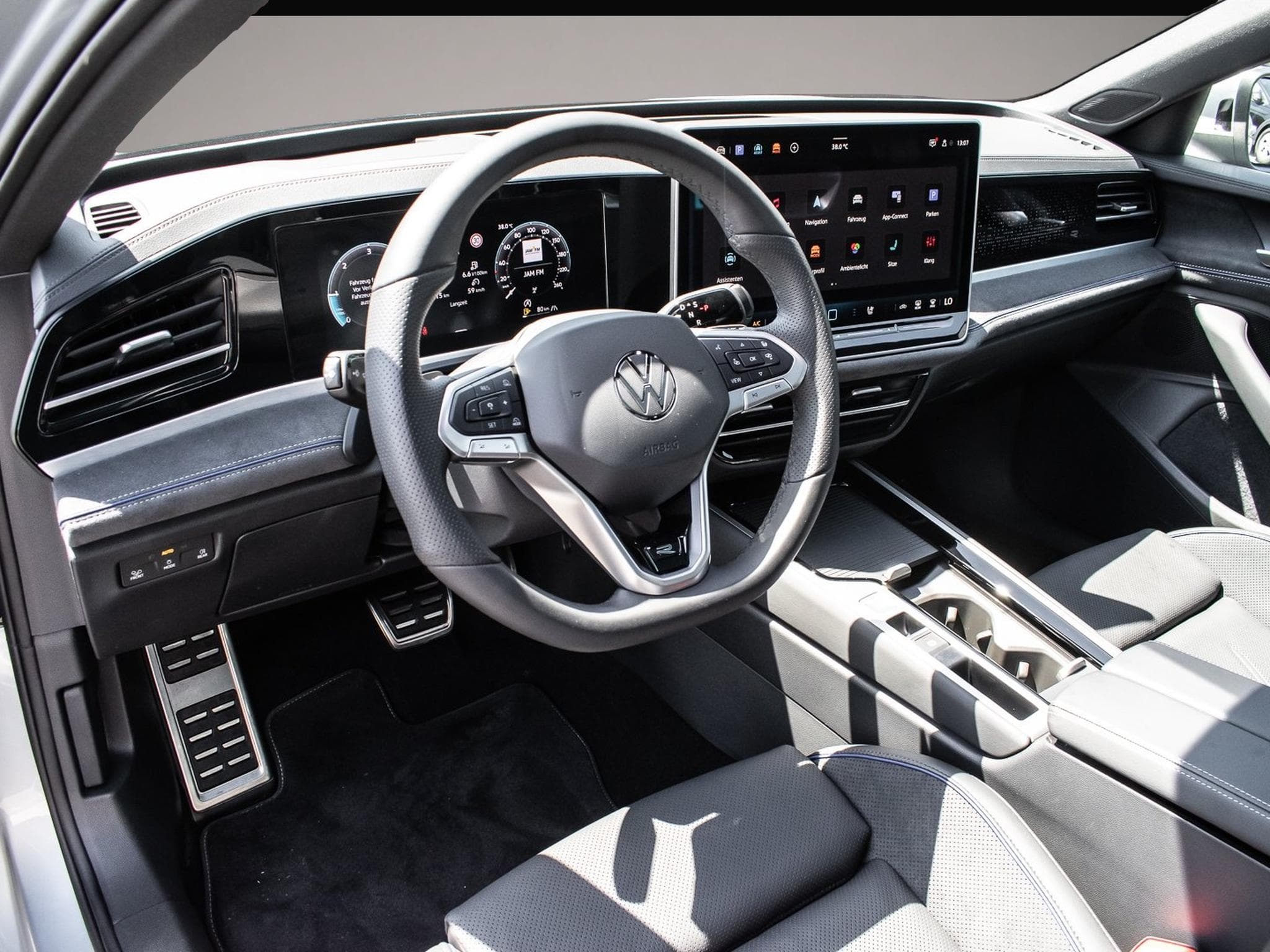 VW Passat (2025) - Photo 7