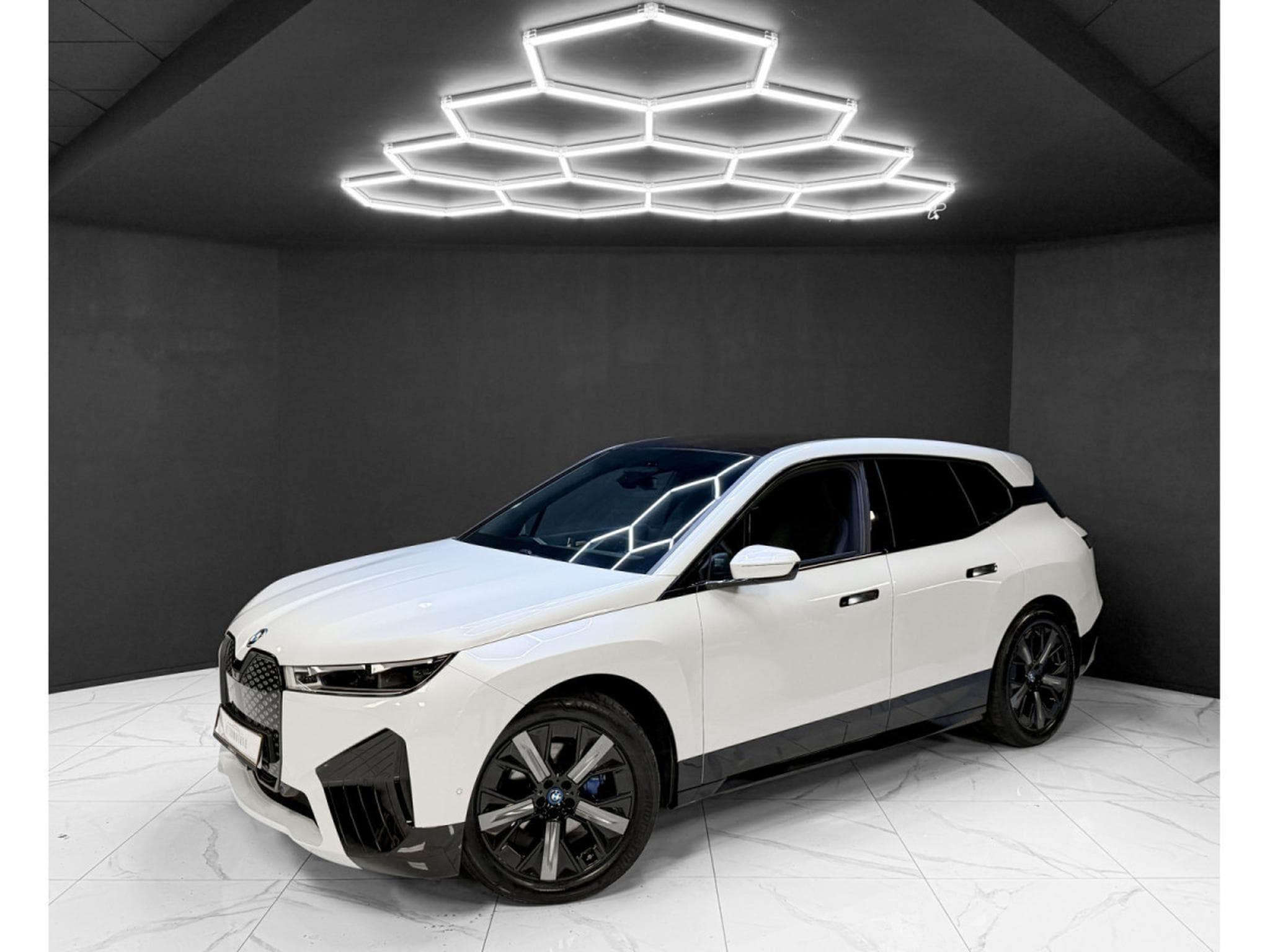 BMW iX 50 xDrive / M SPORT / HK / PANO / 360 (2023) - Photo 1