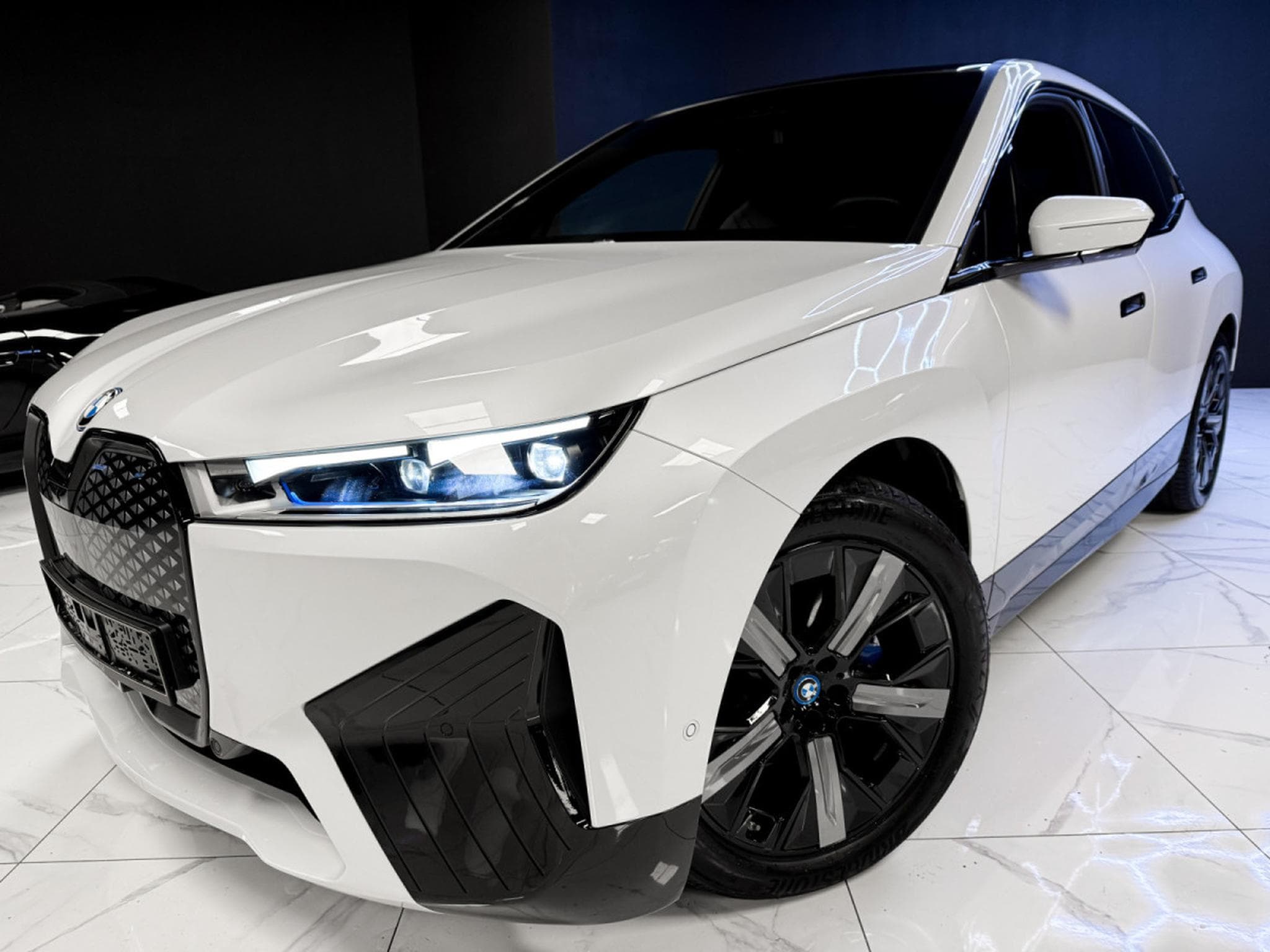 BMW iX 50 xDrive / M SPORT / HK / PANO / 360 (2023) - Photo 10