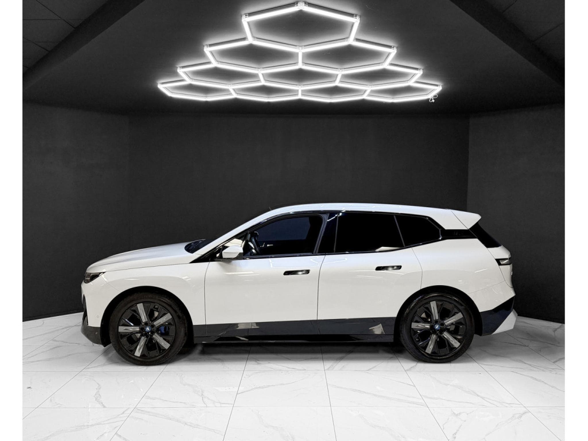 BMW iX 50 xDrive / M SPORT / HK / PANO / 360 (2023) - Photo 2