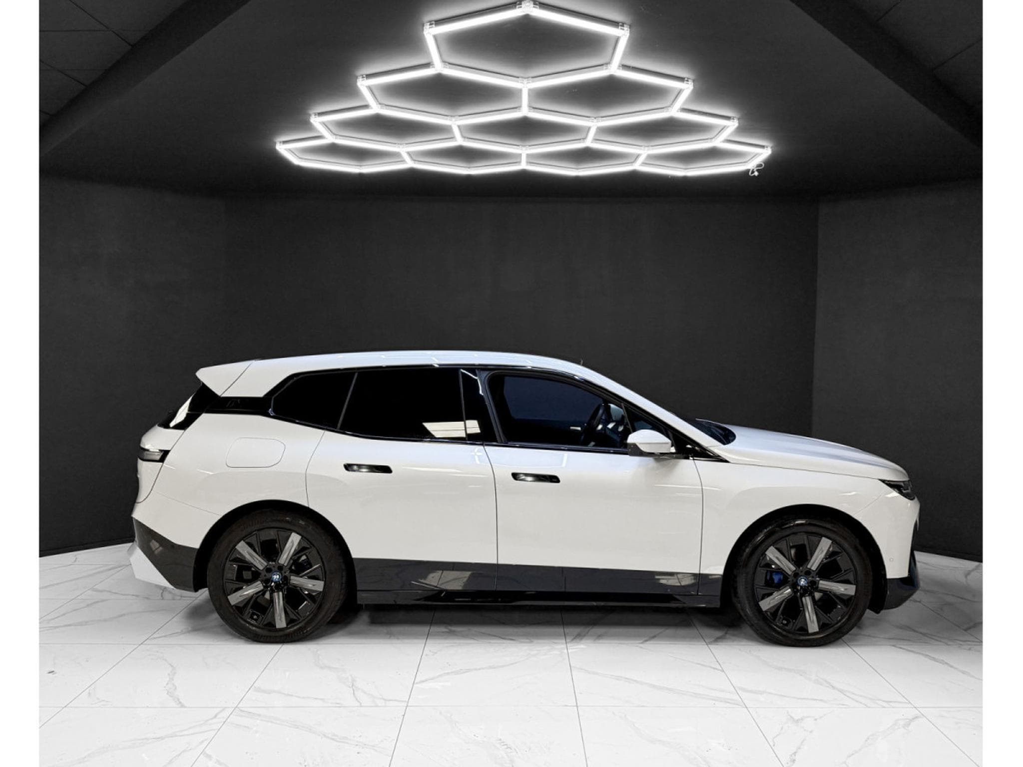 BMW iX 50 xDrive / M SPORT / HK / PANO / 360 (2023) - Photo 6