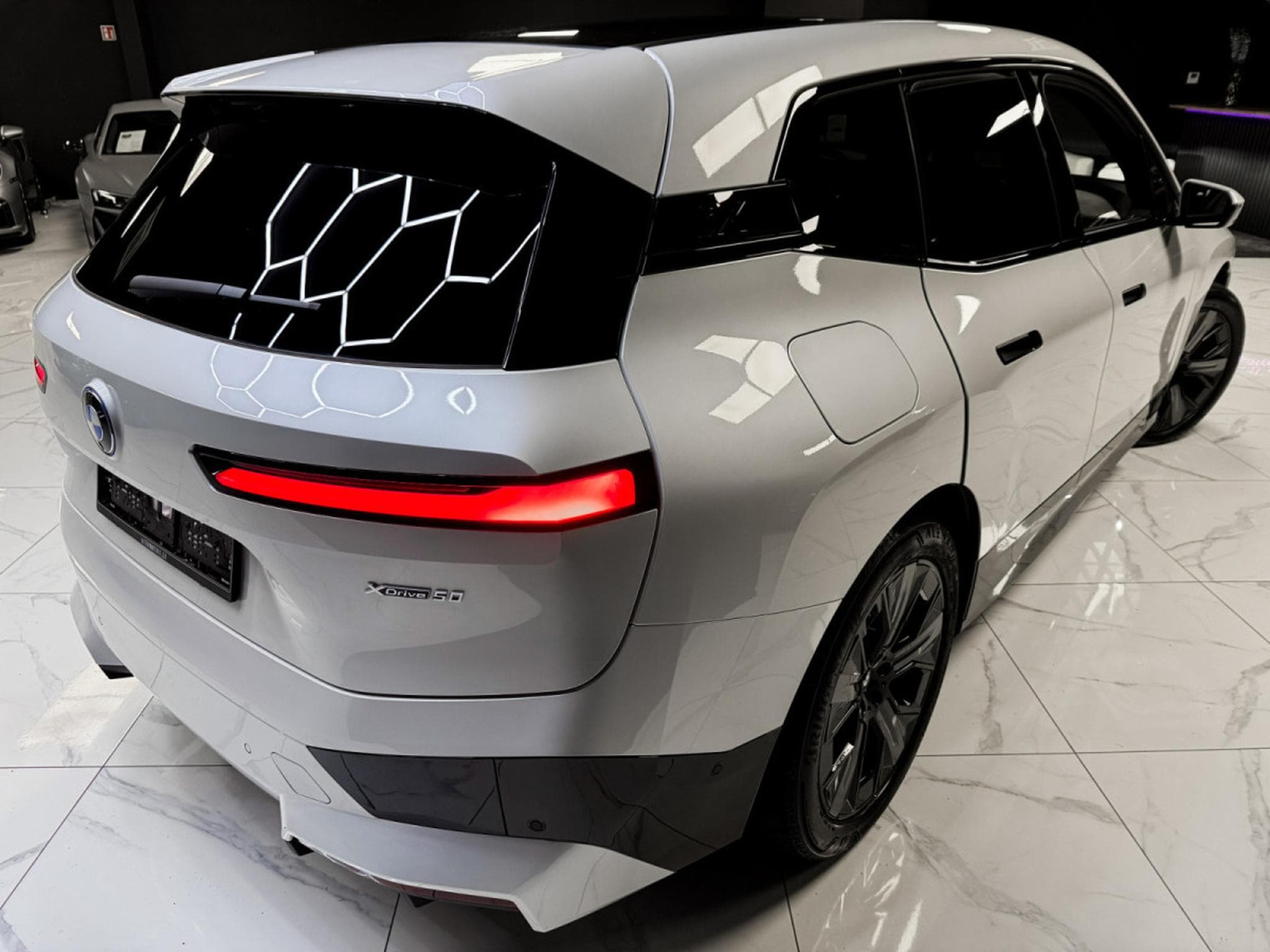 BMW iX 50 xDrive / M SPORT / HK / PANO / 360 (2023) - Photo 9
