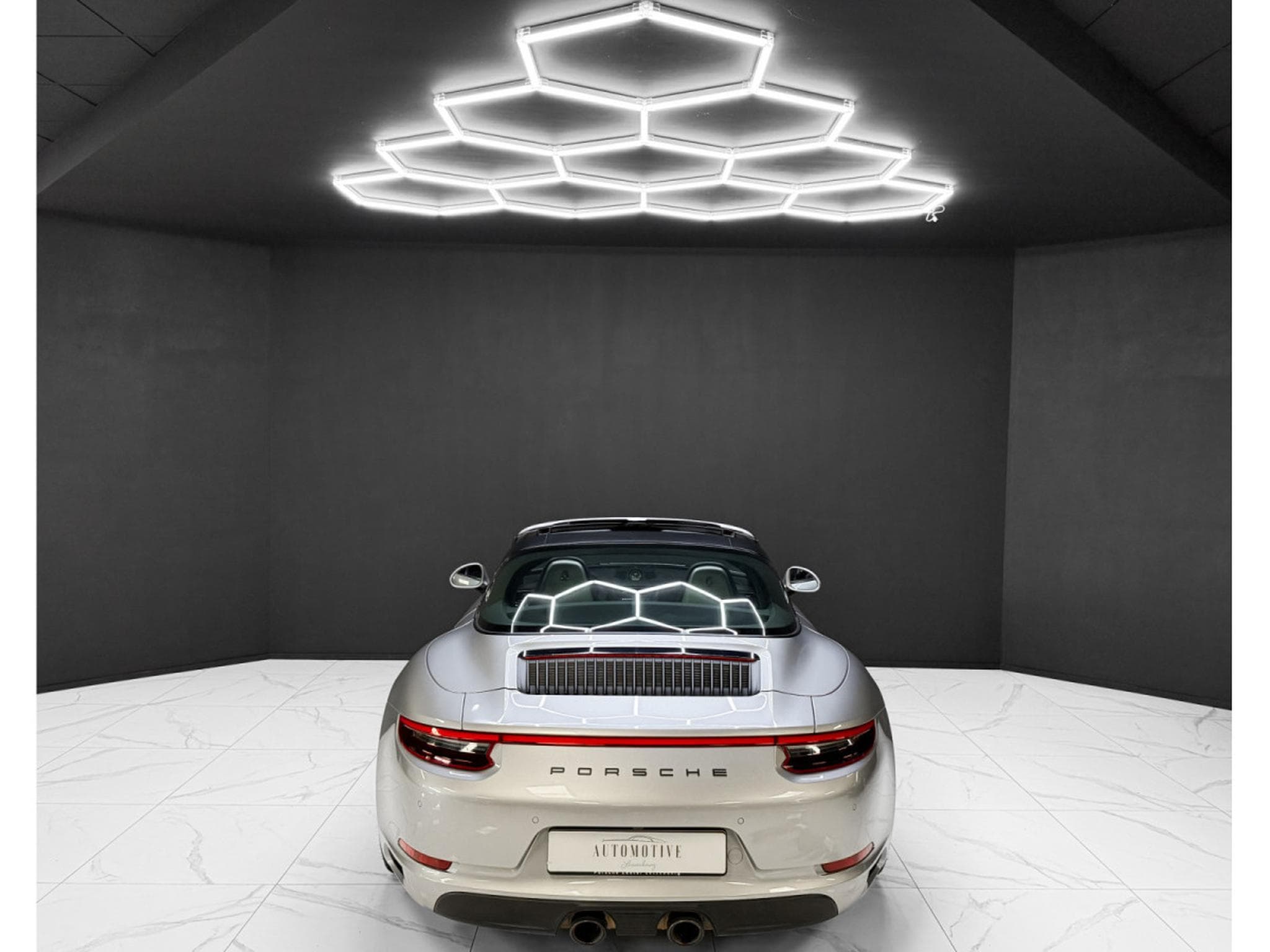 Porsche 911 991.2 Targa 4 GTS - 1st owner - full Porsche service (2019) - Photo 4