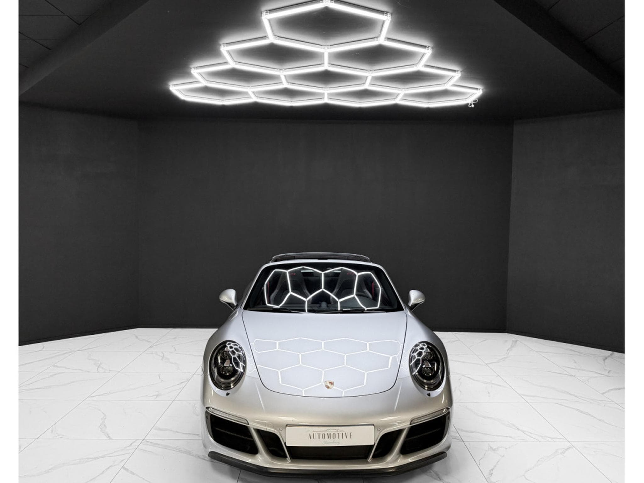 Porsche 911 991.2 Targa 4 GTS - 1st owner - full Porsche service (2019) - Photo 8