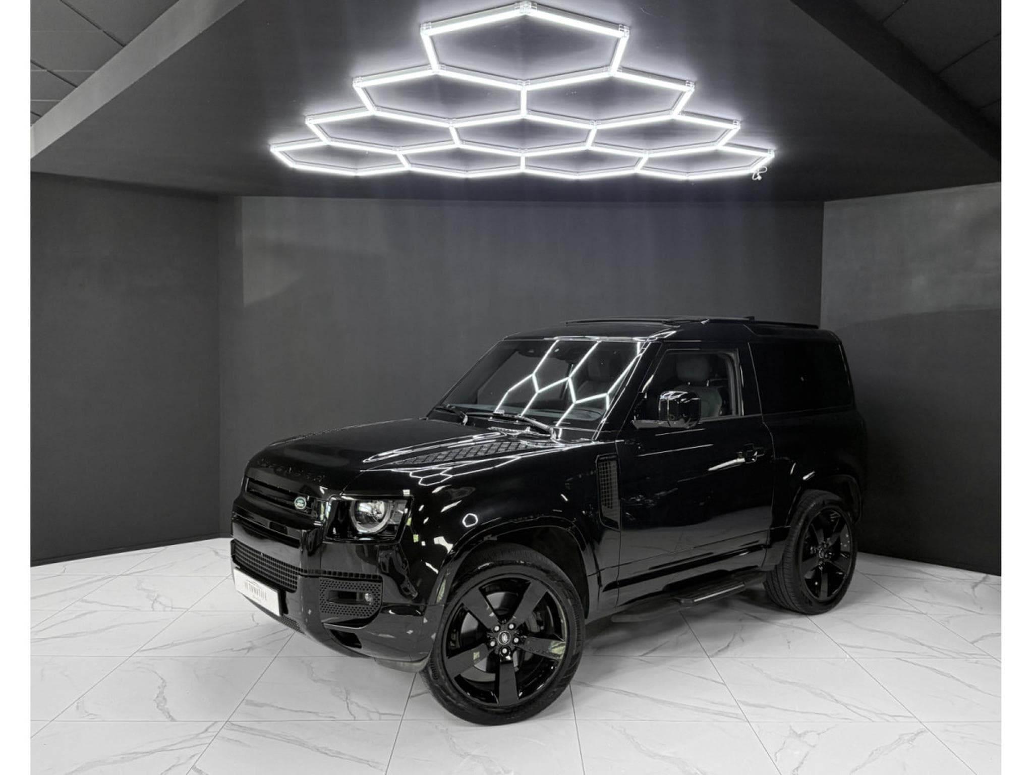 Land-Rover Defender 90 AWD V8 WARRANTY 2029 (2025) - Photo 1