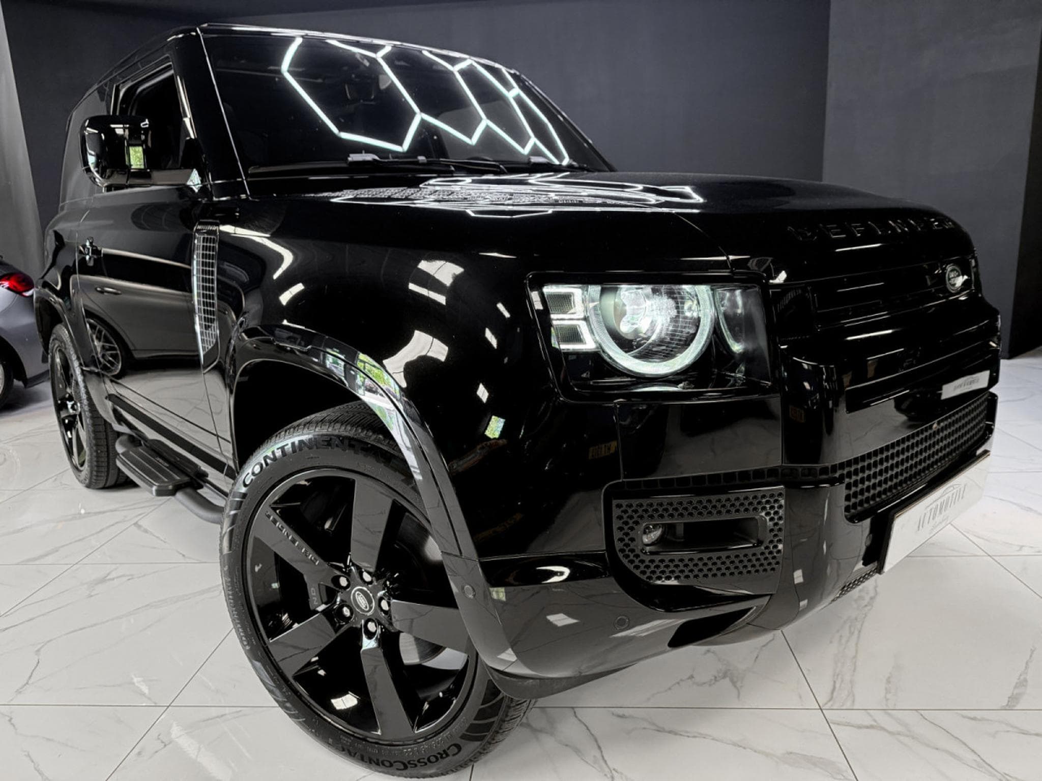 Land-Rover Defender 90 AWD V8 WARRANTY 2029 (2025) - Photo 10