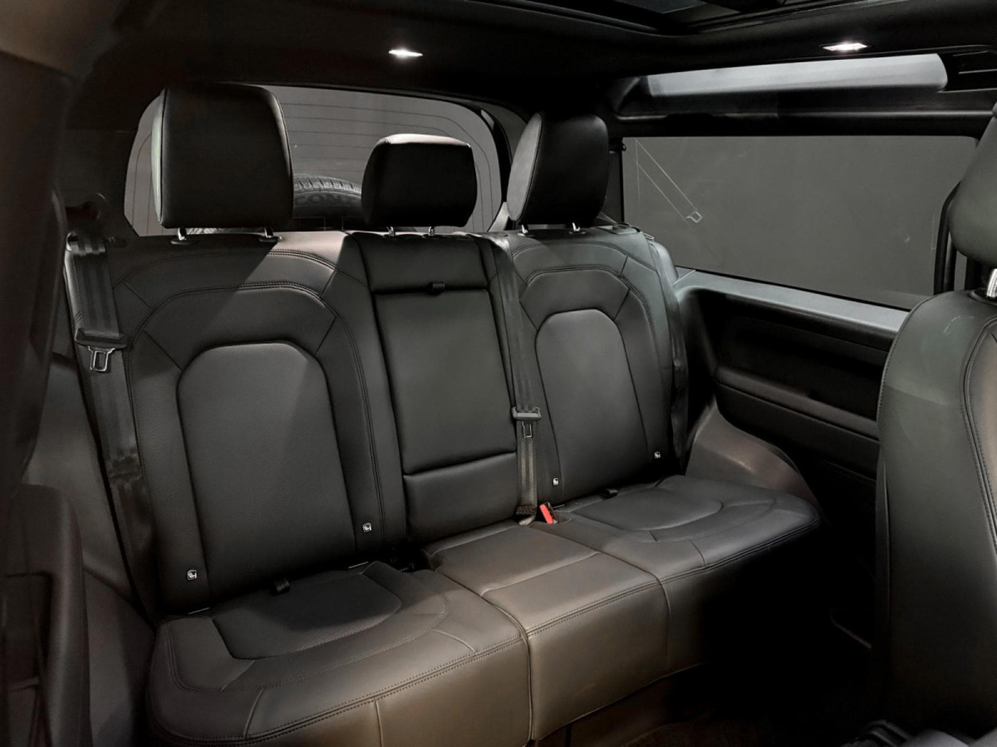 Land-Rover Defender 90 AWD V8 WARRANTY 2029 (2025) - Photo 15