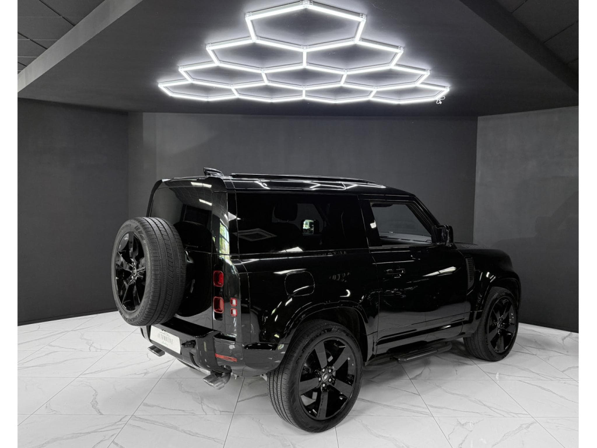 Land-Rover Defender 90 AWD V8 WARRANTY 2029 (2025) - Photo 5