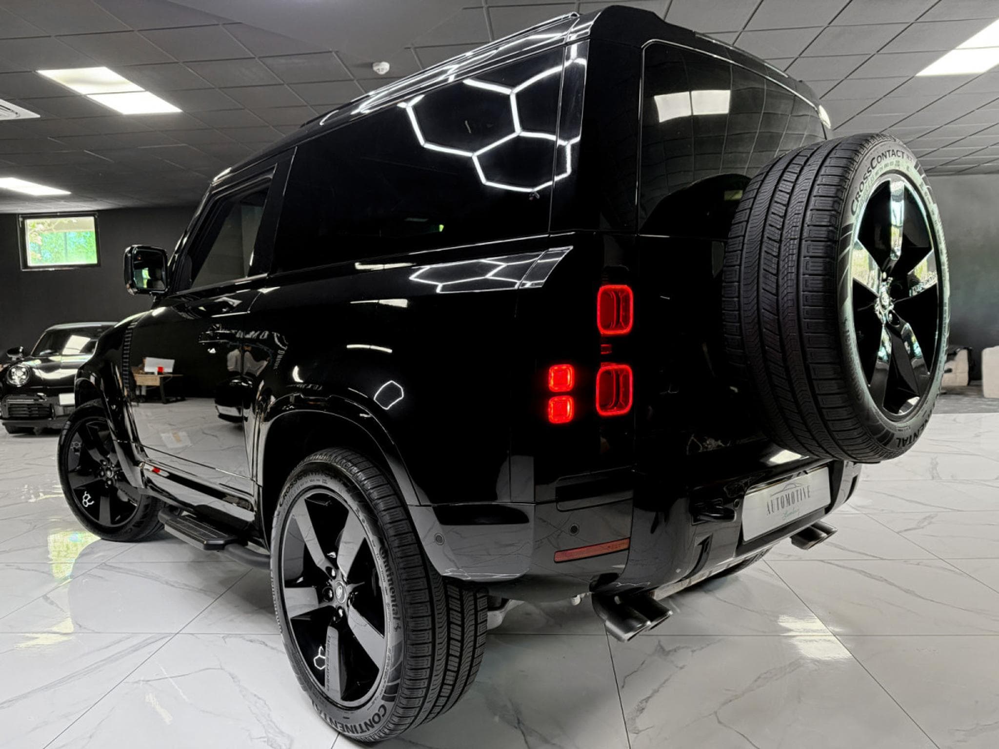 Land-Rover Defender 90 AWD V8 WARRANTY 2029 (2025) - Photo 9