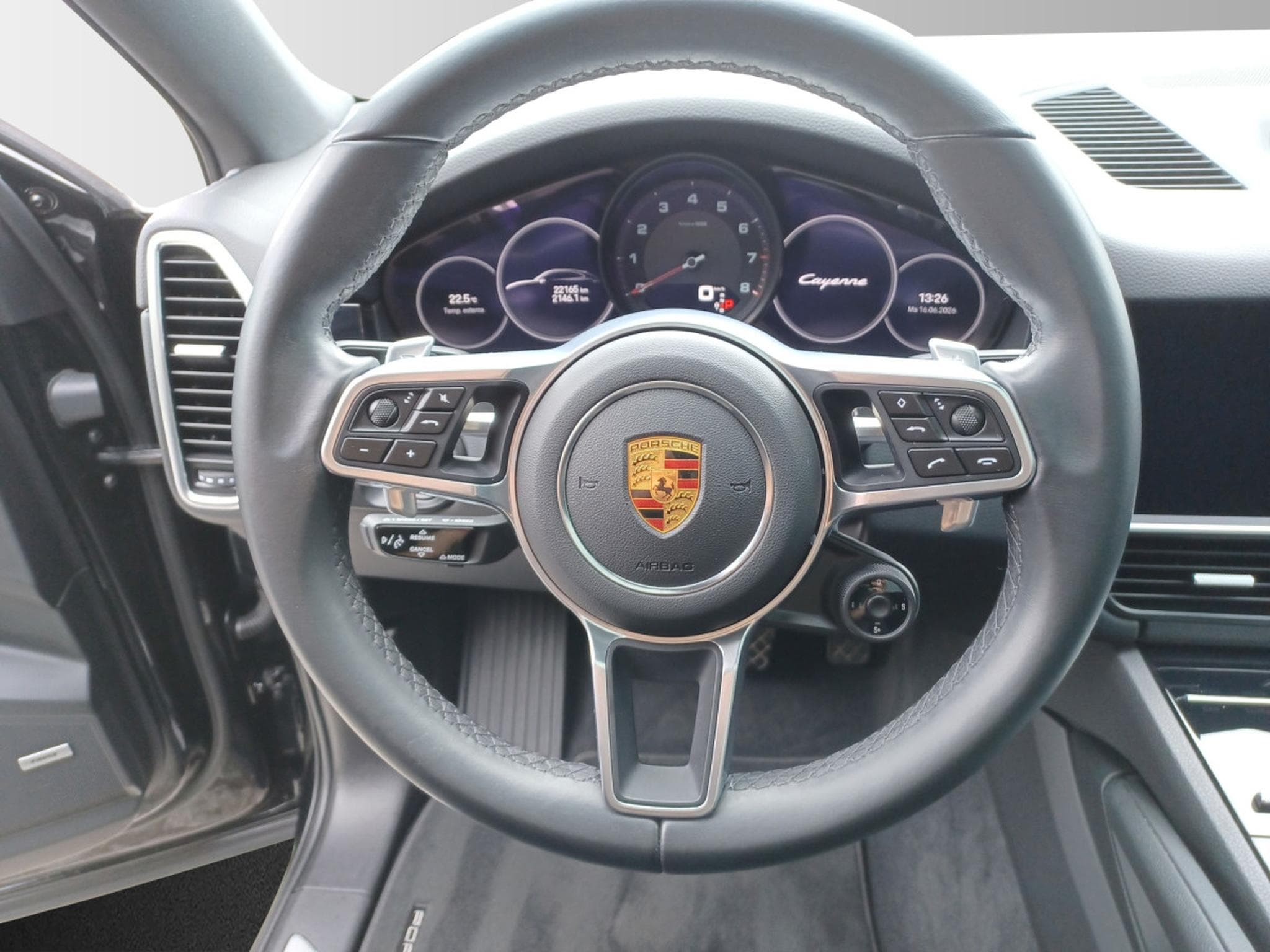 Porsche Cayenne Coupe Platinum Edition (2022) - Photo 11