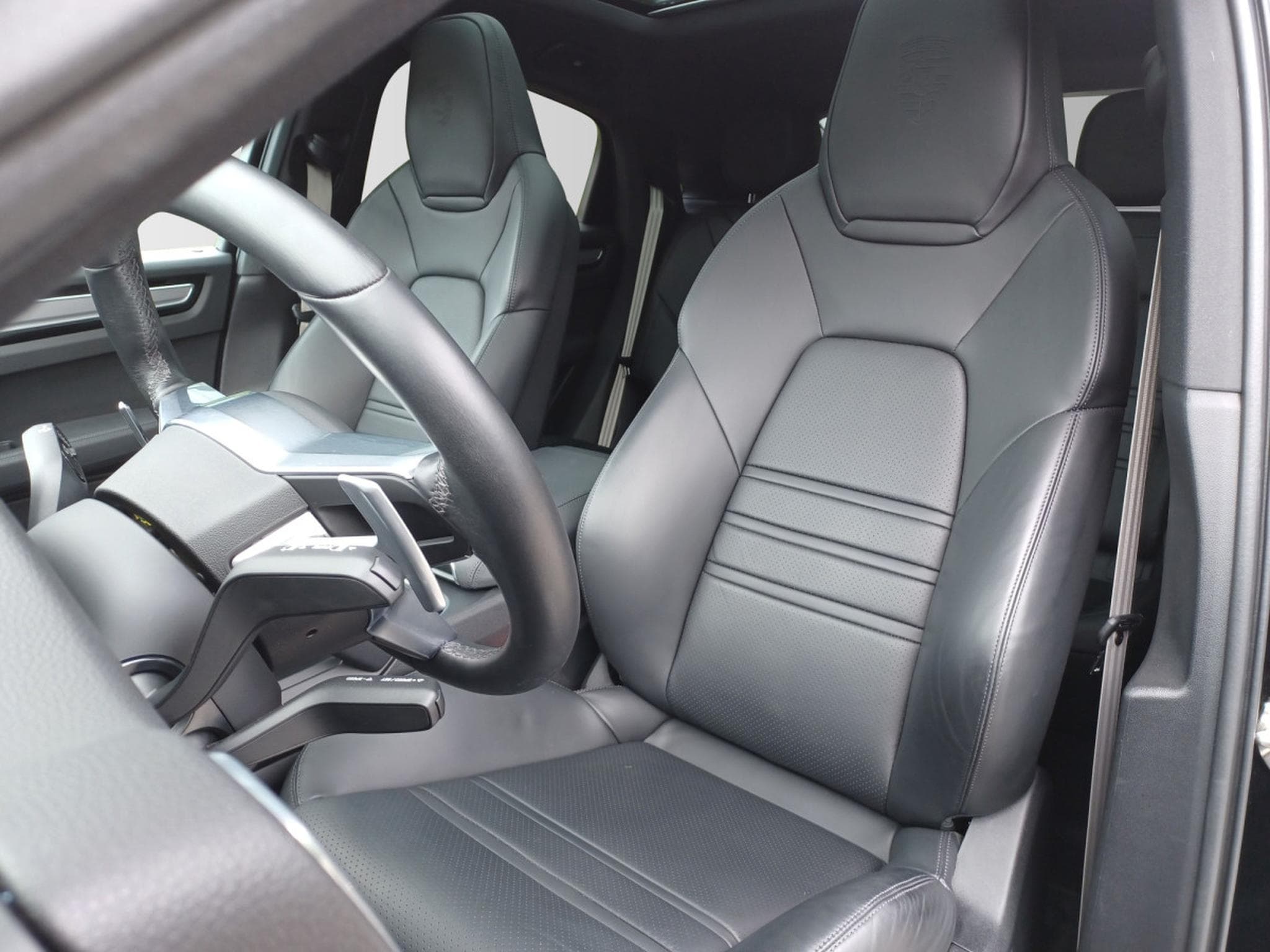 Porsche Cayenne Coupe Platinum Edition (2022) - Photo 9