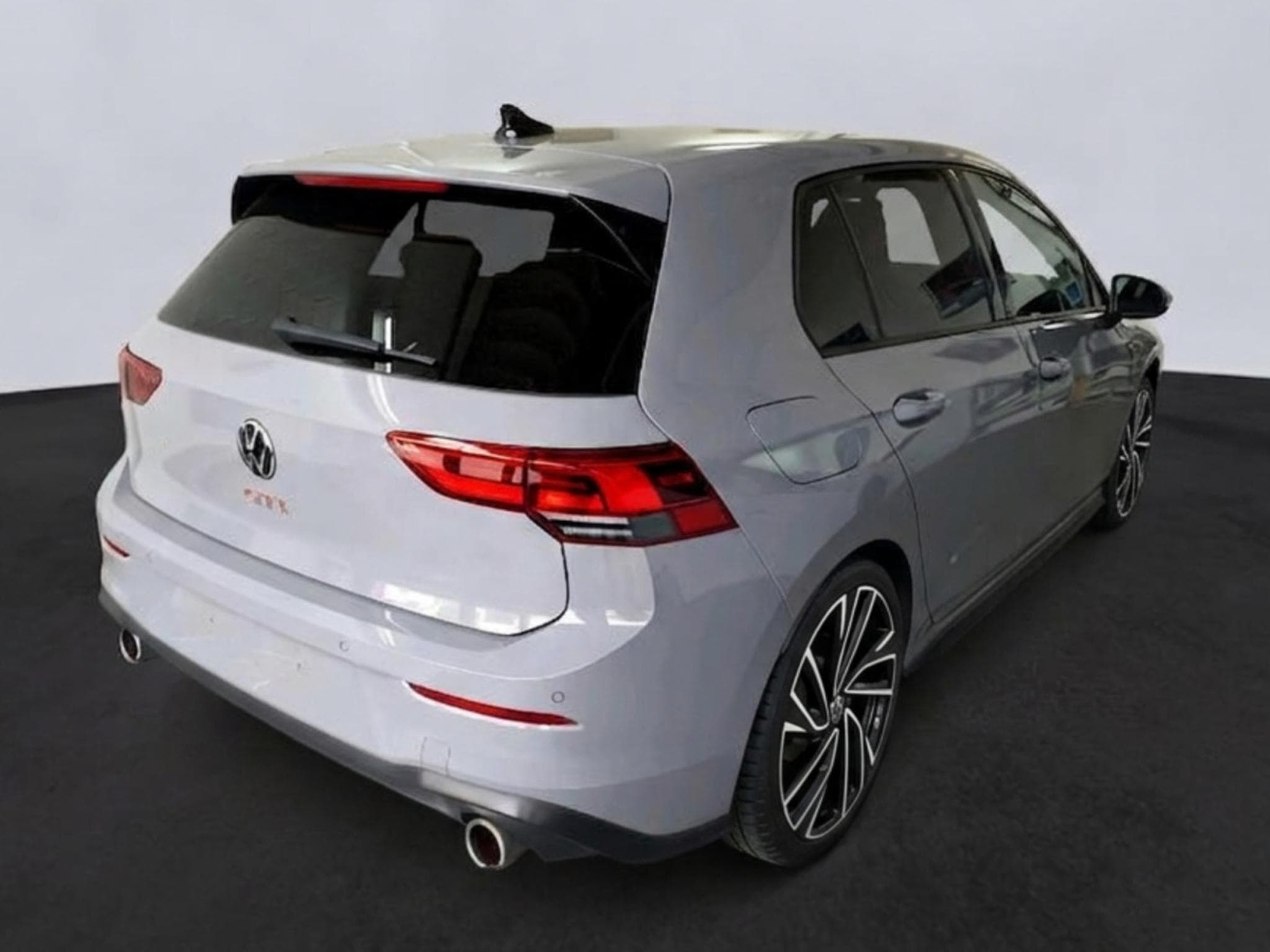 VW Golf GTI 2.0 TSI BVM6 245 CV *BOITE MECA* JANTES 19* CARPLAY* (2023) - Photo 3