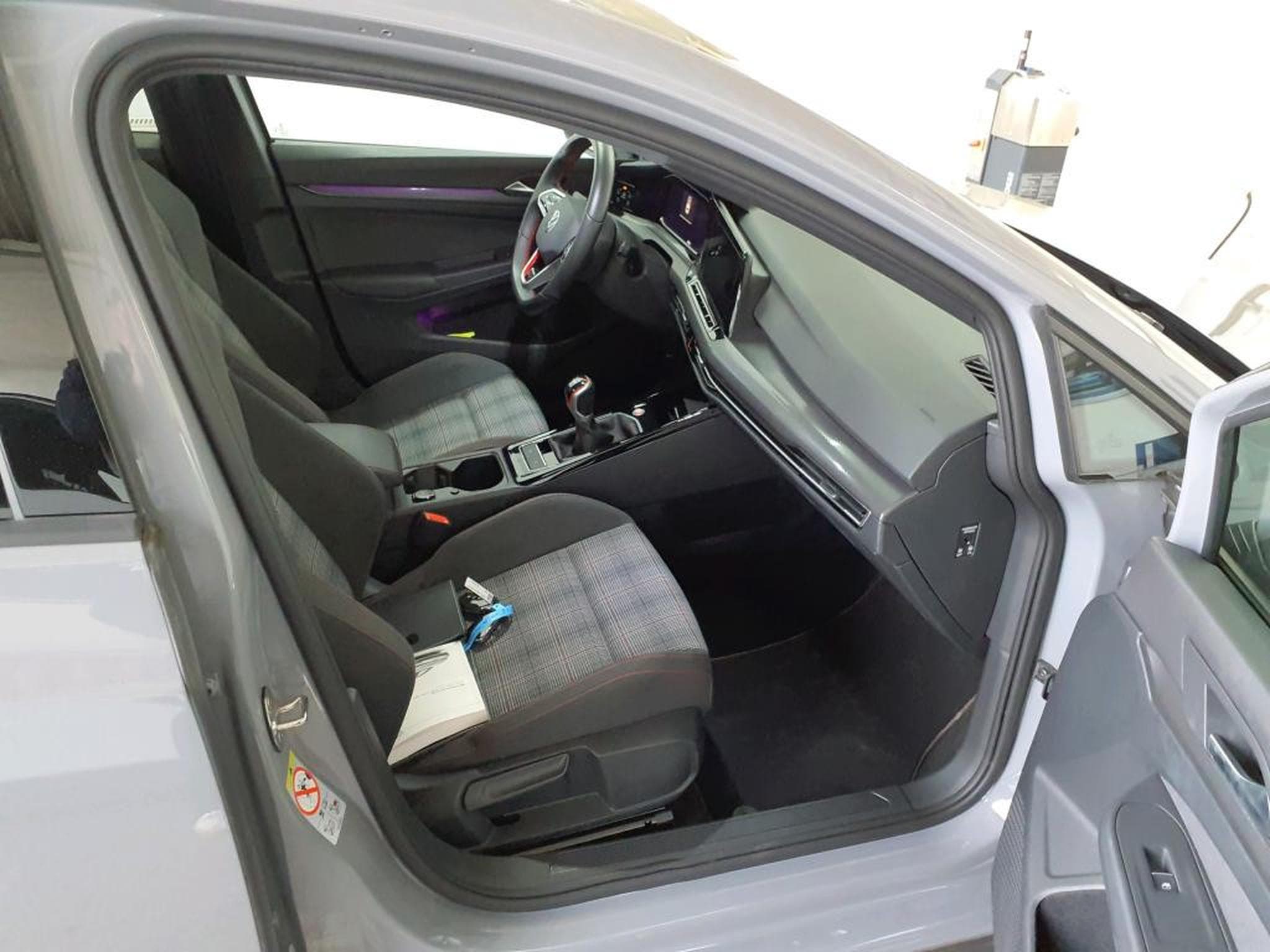 VW Golf GTI 2.0 TSI BVM6 245 CV *BOITE MECA* JANTES 19* CARPLAY* (2023) - Photo 5