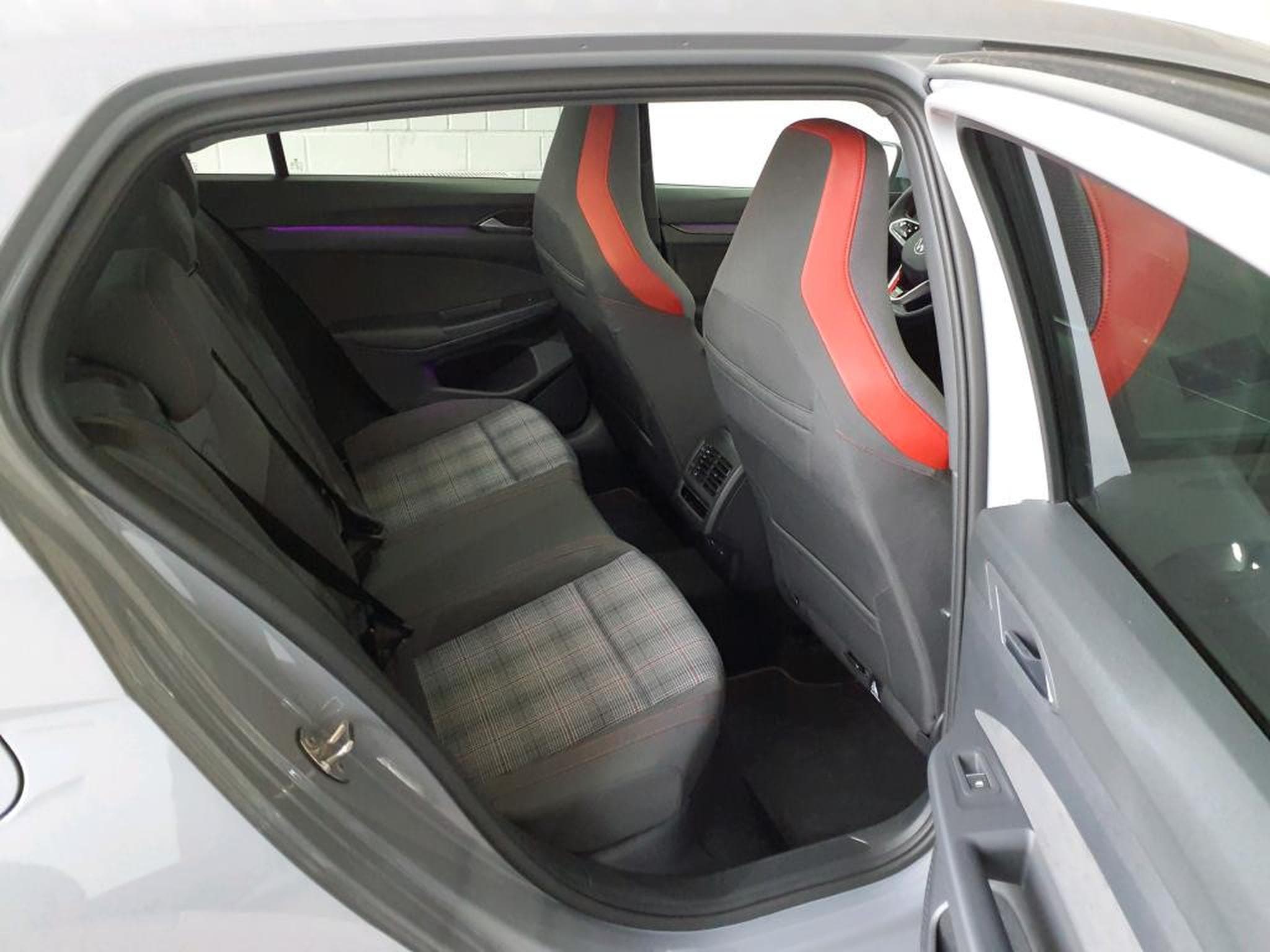 VW Golf GTI 2.0 TSI BVM6 245 CV *BOITE MECA* JANTES 19* CARPLAY* (2023) - Photo 6
