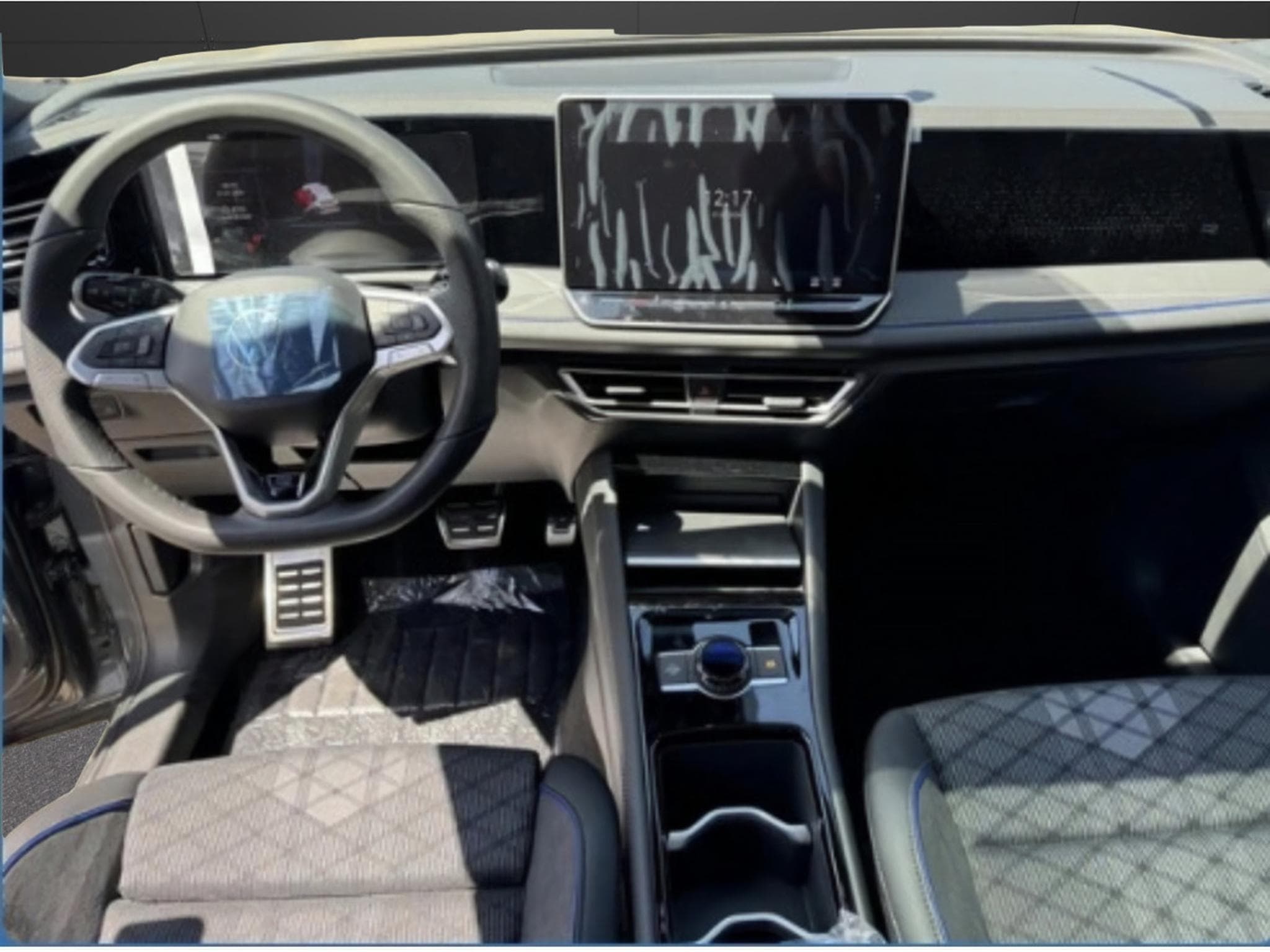 VW Tiguan Tiguan 2.0 TDI/DSG/ R-Line/ AHK/Pano/360°/HUD/Matrix/Massage (2026) - Photo 4