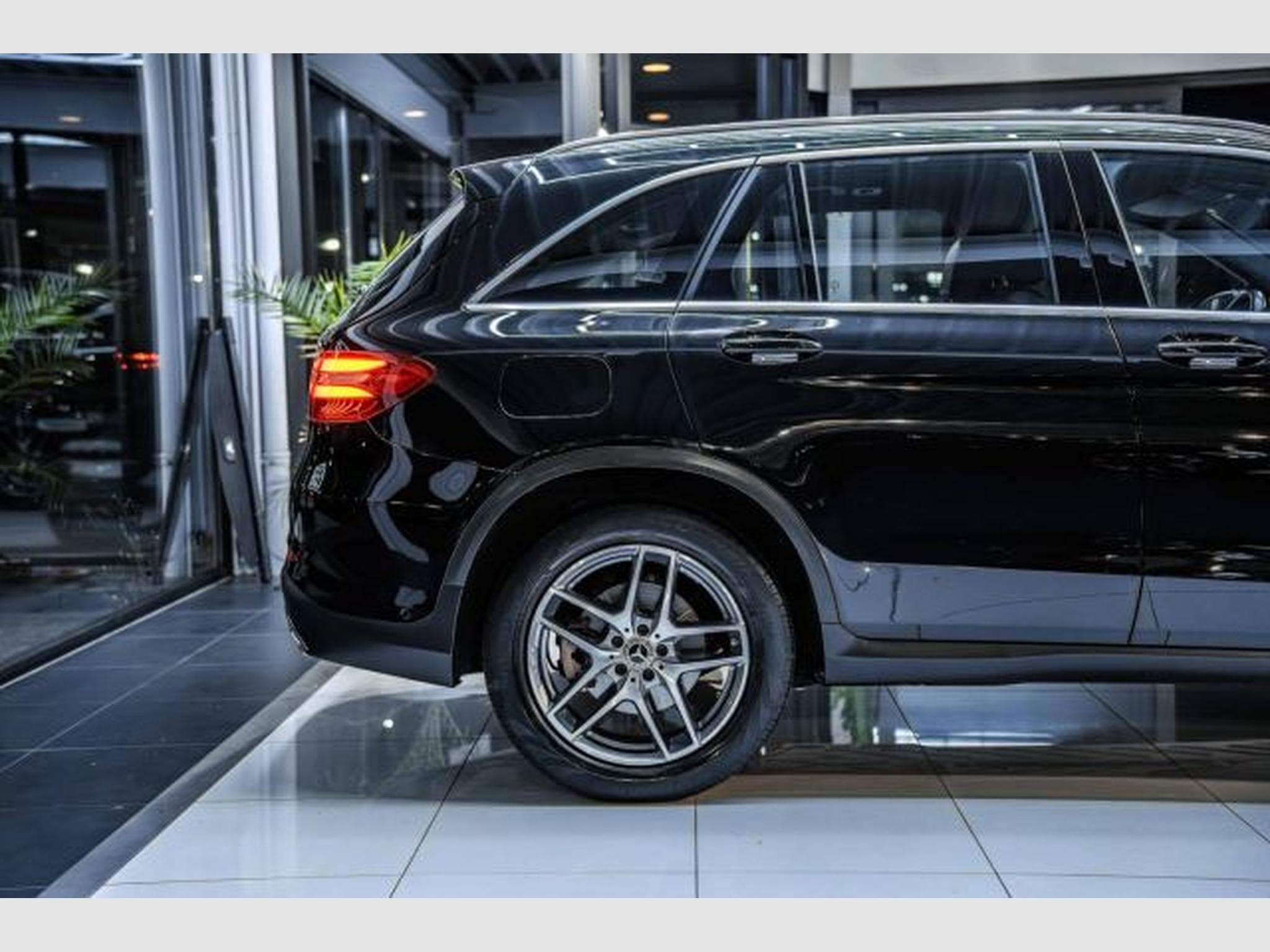 Mercedes GLC 220 GLC 220d 4Matic G-Tronic AMG-Line NAVI LED RFK (2016) - Photo 8