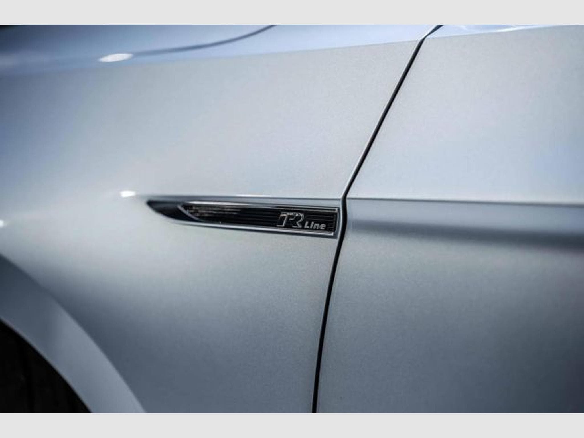 VW Passat Passat Variant 2.0 TDI DSG 2x R-Line NAVI AHK (2023) - Photo 10