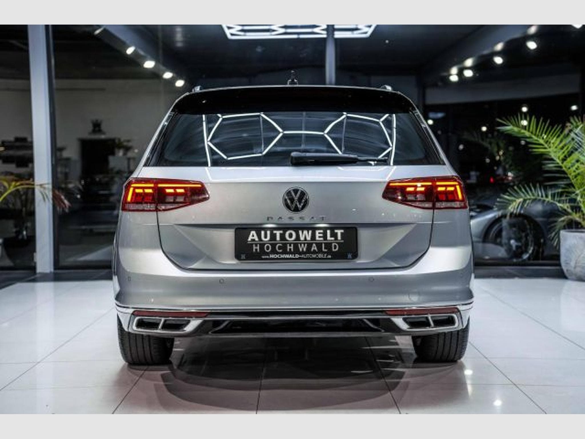VW Passat Passat Variant 2.0 TDI DSG 2x R-Line NAVI AHK (2023) - Photo 13