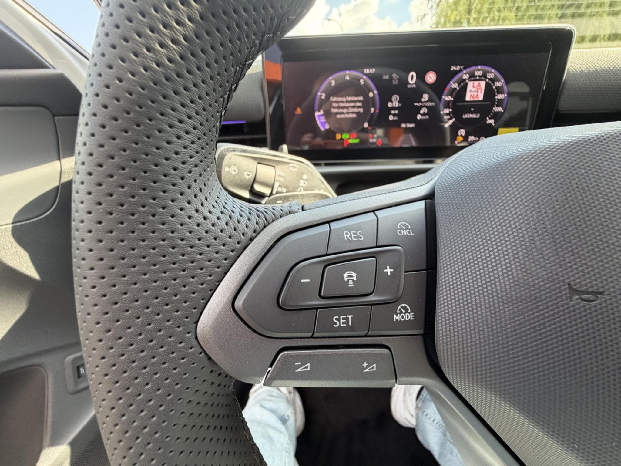 VW T-Roc R-Line 2026 ACC+CAMERA+EHK+SHZ+18”LM+LED PLUS (2026) - Photo 30