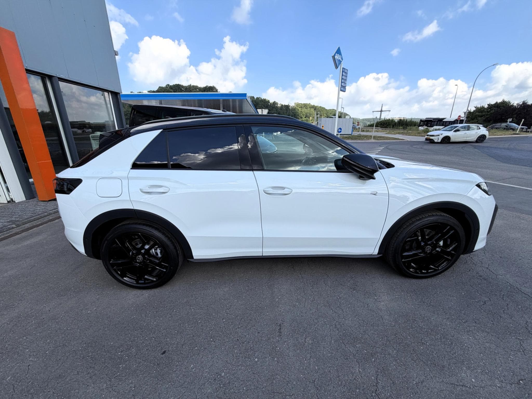 VW T-Roc R-Line 2026 ACC+CAMERA+EHK+SHZ+18”LM+LED PLUS (2026) - Photo 8