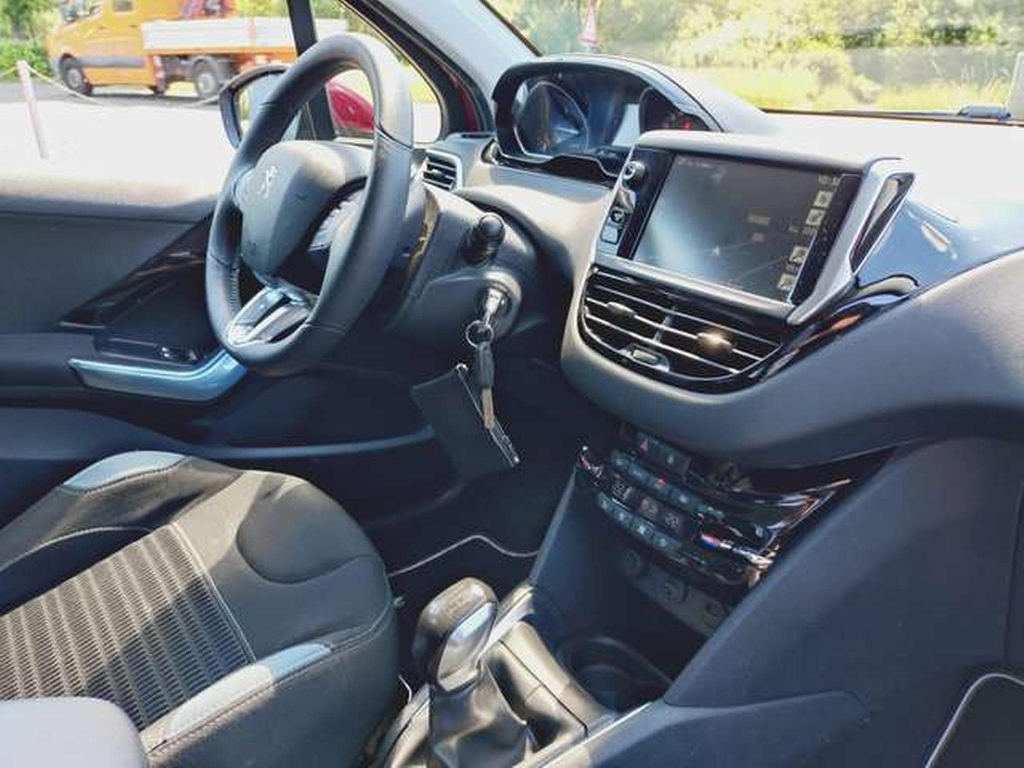 Peugeot 208 Allure (2013) - Photo 5