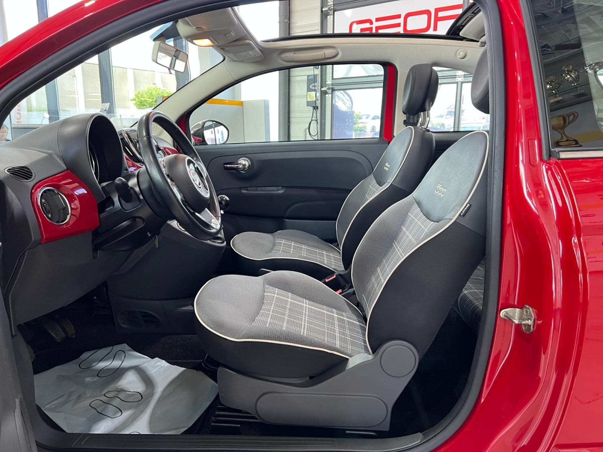 Fiat 500 CABRIO, NAVI, ALU 15'', PDC, DIGITAL COCKPIT (2016) - Photo 11