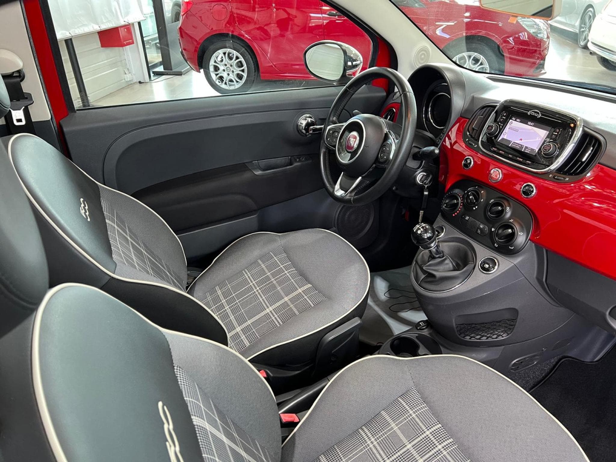 Fiat 500 CABRIO, NAVI, ALU 15'', PDC, DIGITAL COCKPIT (2016) - Photo 12